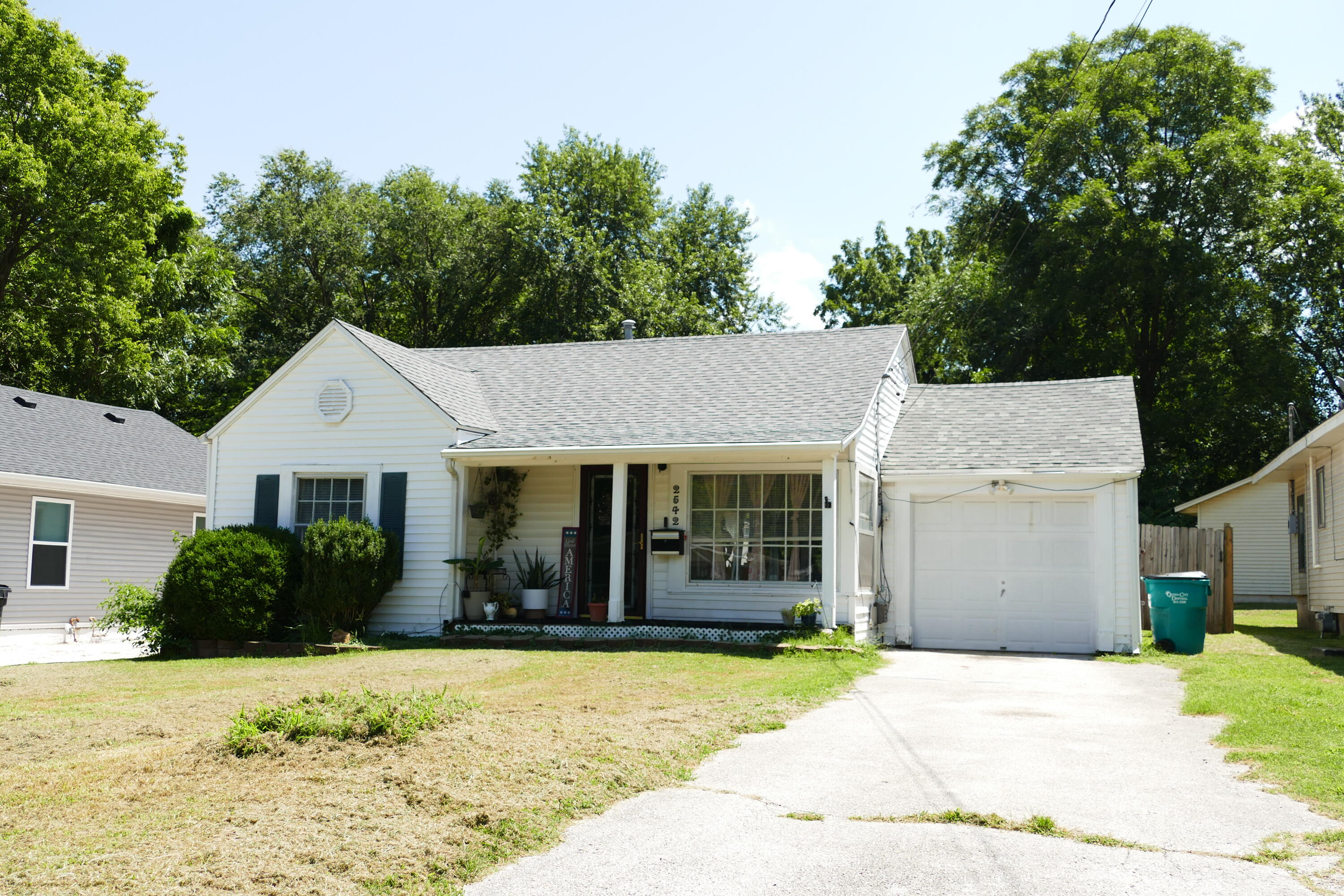 Photo 2 - Residential for sale – 2542 N Kellett Avenue  Springfield, MO