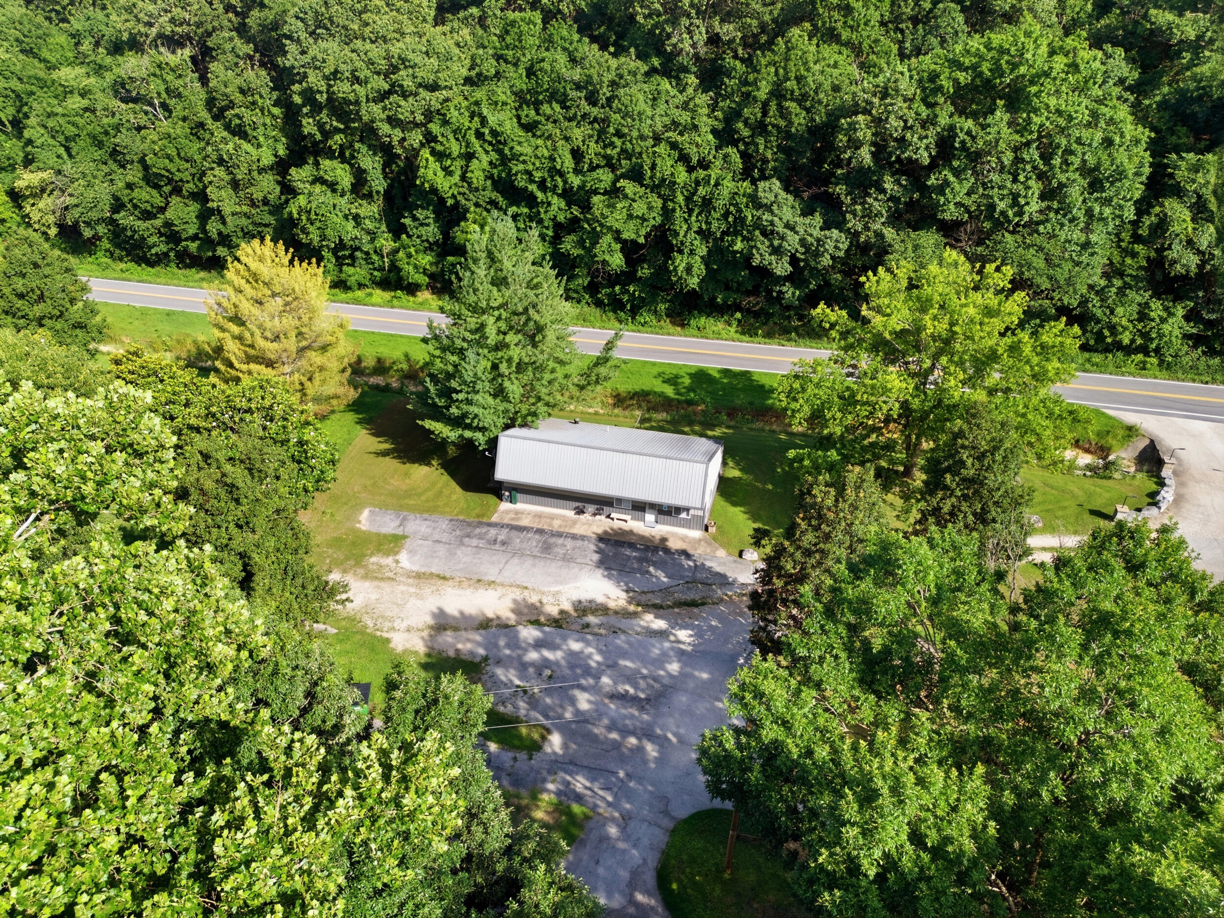 Photo 3 - Commercial Sale for sale – 32  Throneberry Trail  Anderson, MO