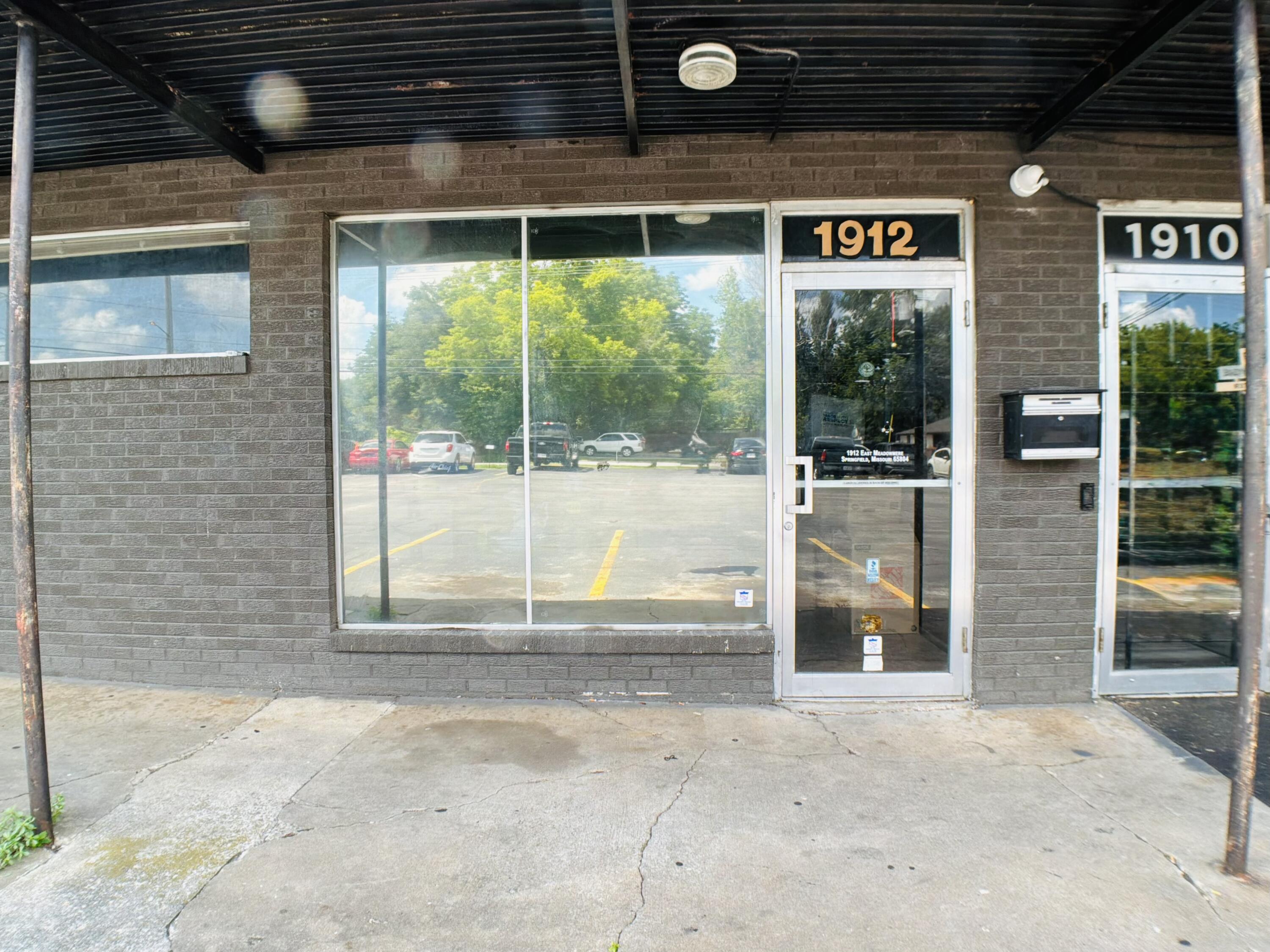 Commercial Sale for sale – 1912 E Meadowmere Street  Springfield, MO