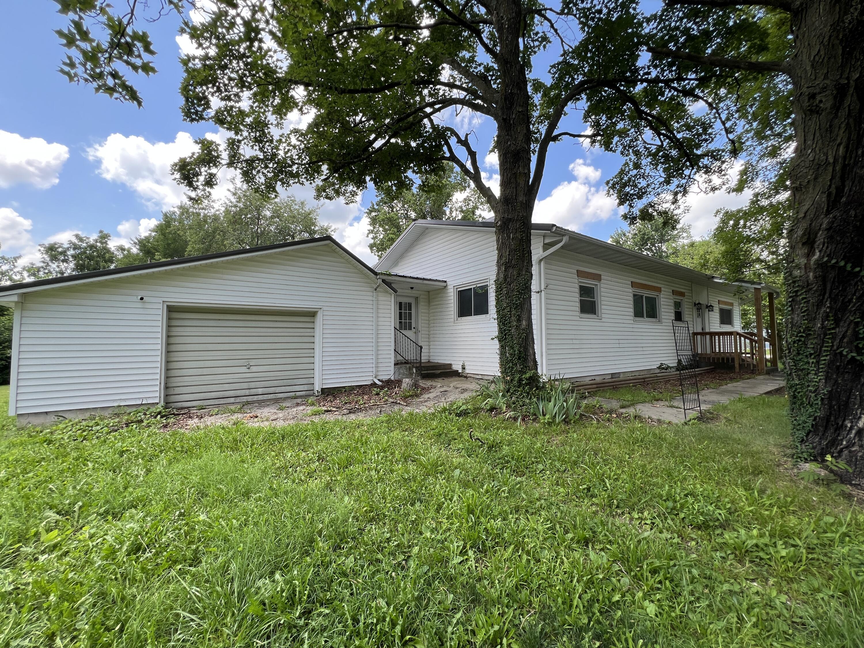 Photo 2 - Residential for sale – 726  Mcnatt Avenue  Aurora, MO