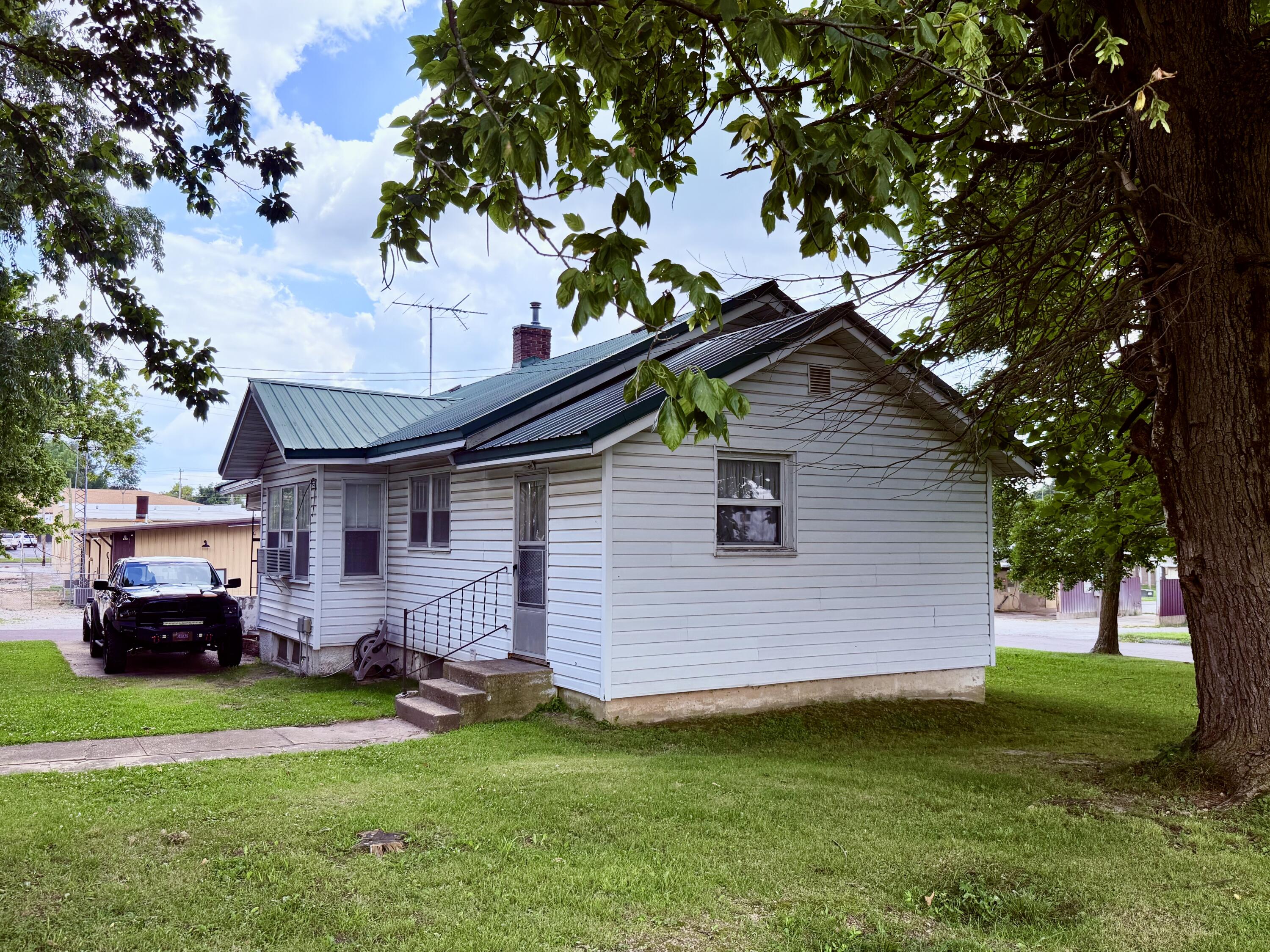 Photo 3 - Residential for sale – 209 W 2nd   Mountain Grove, MO