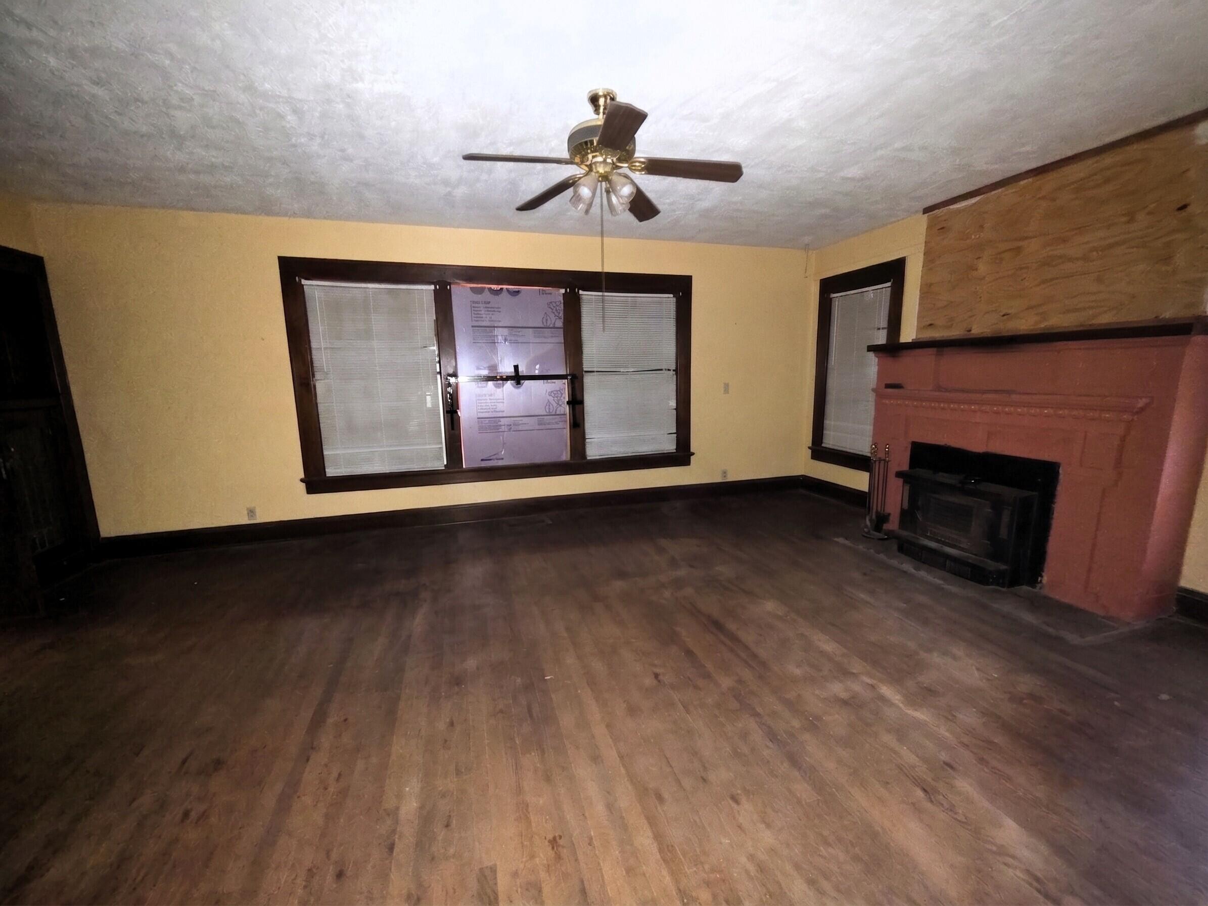 Photo 3 - Residential for sale – 115 N Locust Street  Buffalo, MO
