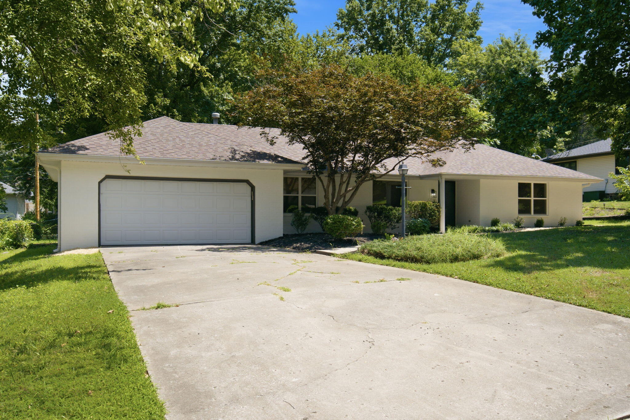 Photo 3 - Residential for sale – 1524 S Charing Avenue  Springfield, MO