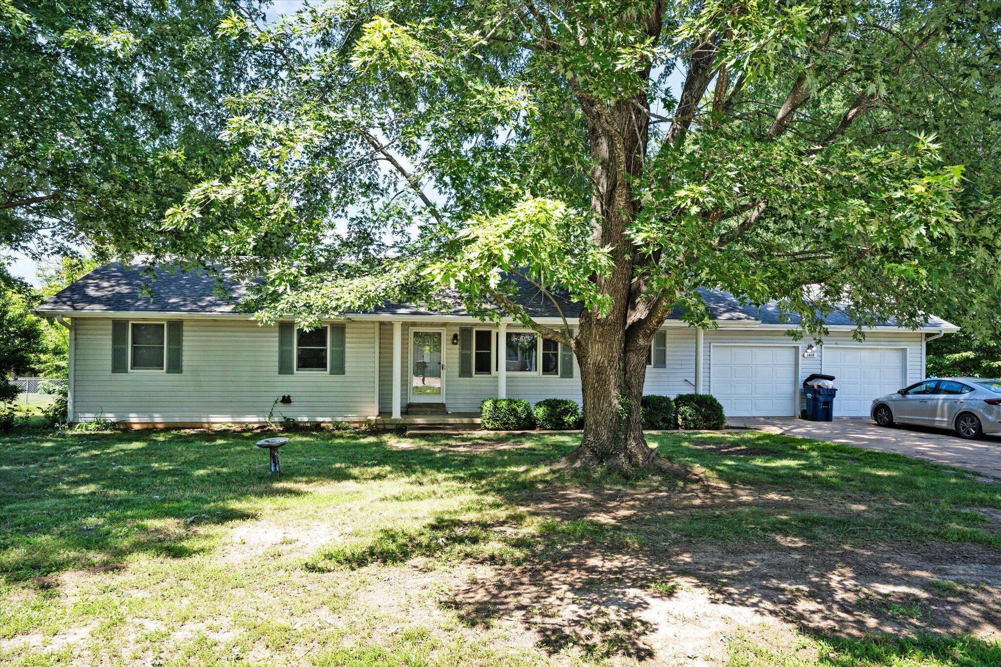 Photo 2 - Residential for sale – 1615 W Lincoln Street  Buffalo, MO