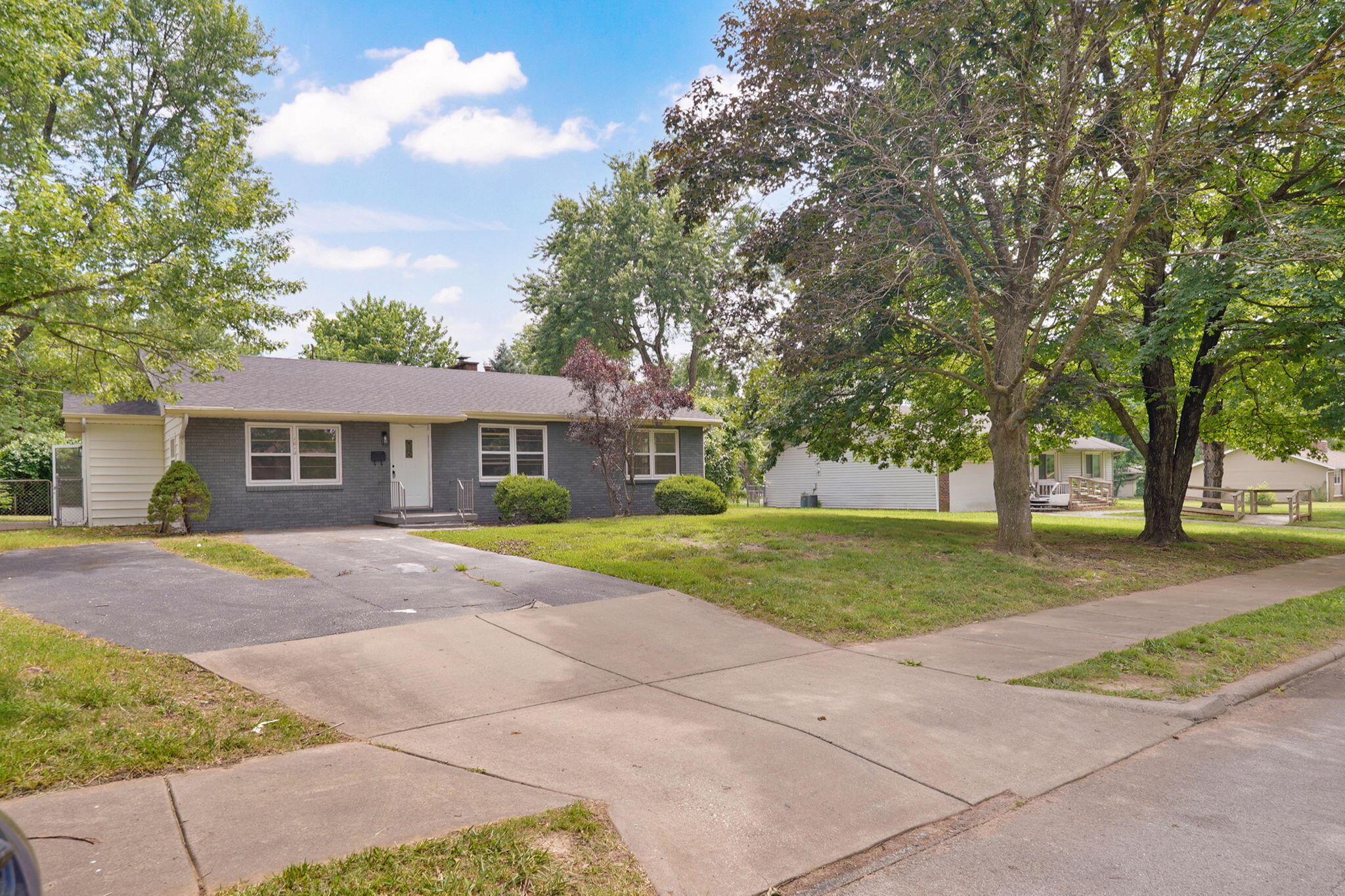 Photo 2 - Residential for sale – 1012 E Morningside Street  Springfield, MO