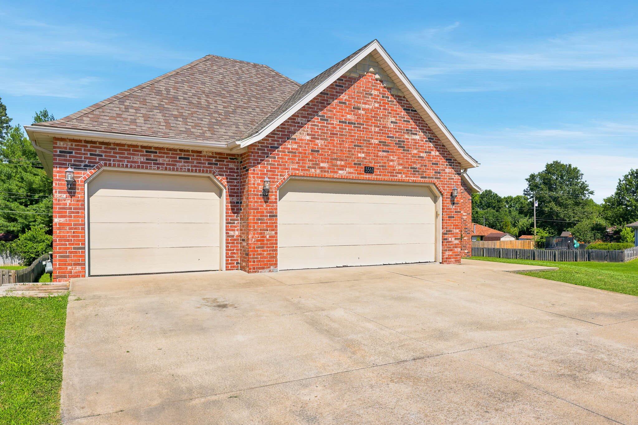 Photo 3 - Residential for sale – 5561 S Pinehurst Avenue  Springfield, MO