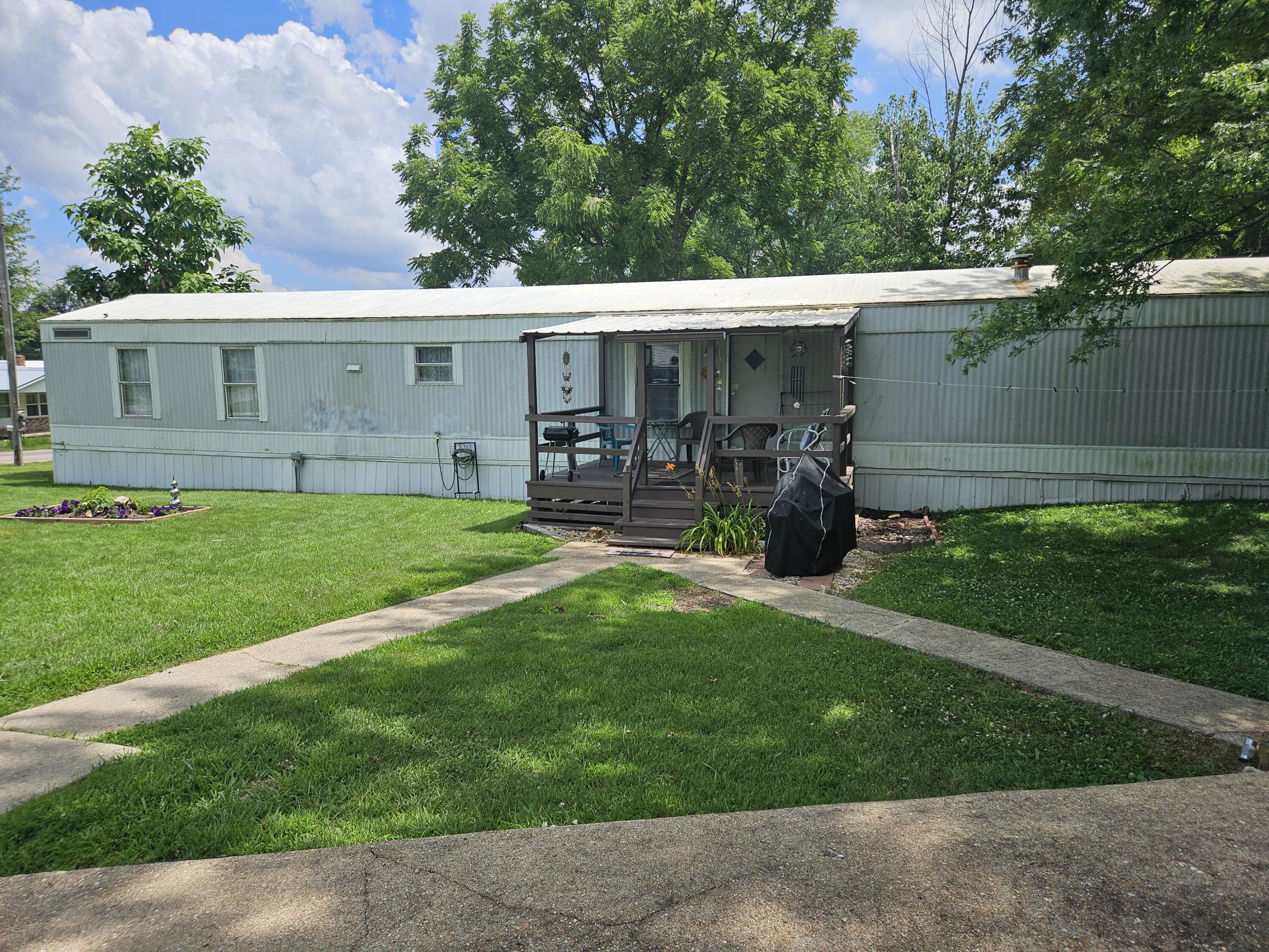 Photo 2 - Residential for sale – 1005 E 5th Street  Mountain View, MO