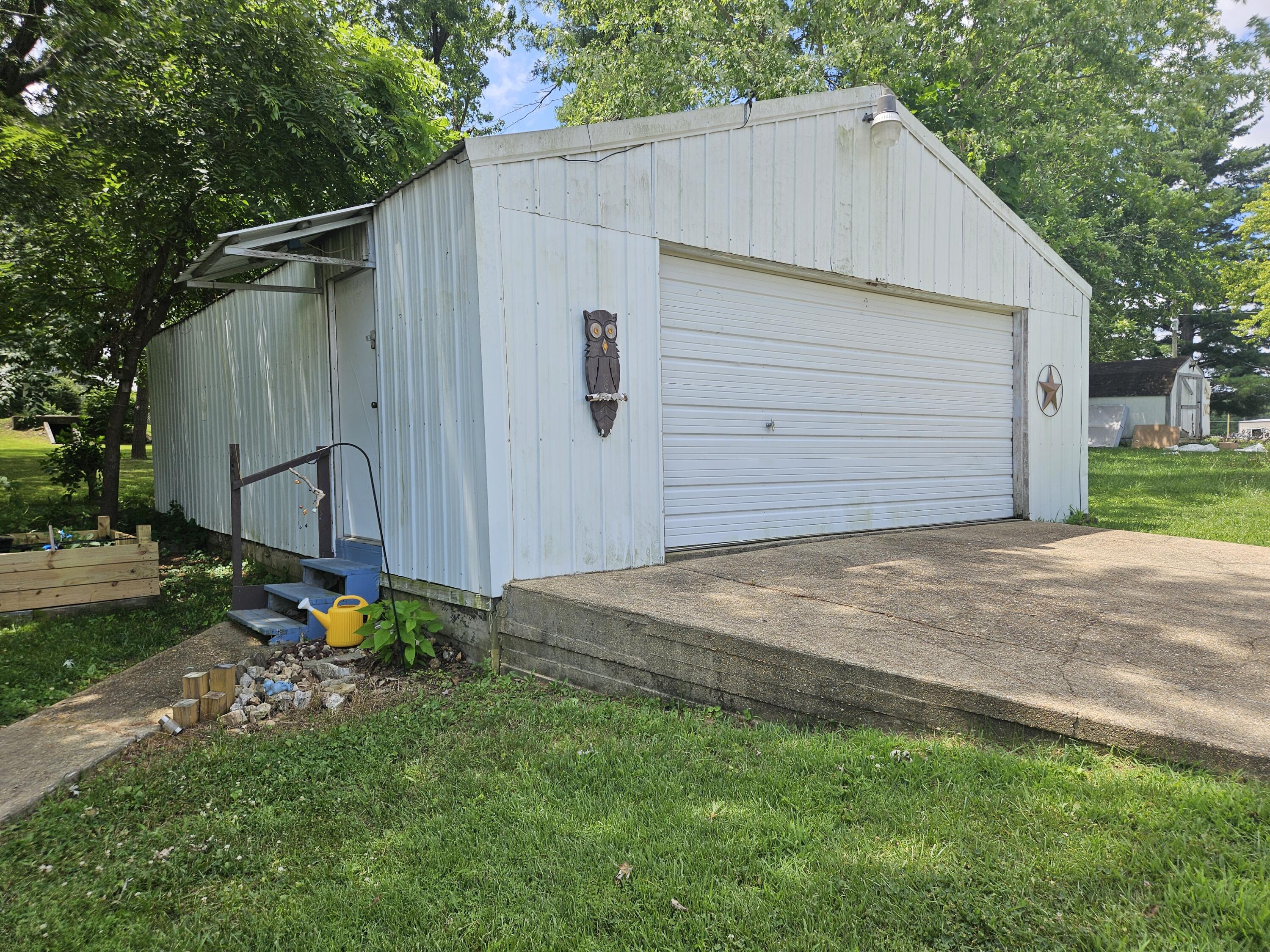 Photo 3 - Residential for sale – 1005 E 5th Street  Mountain View, MO
