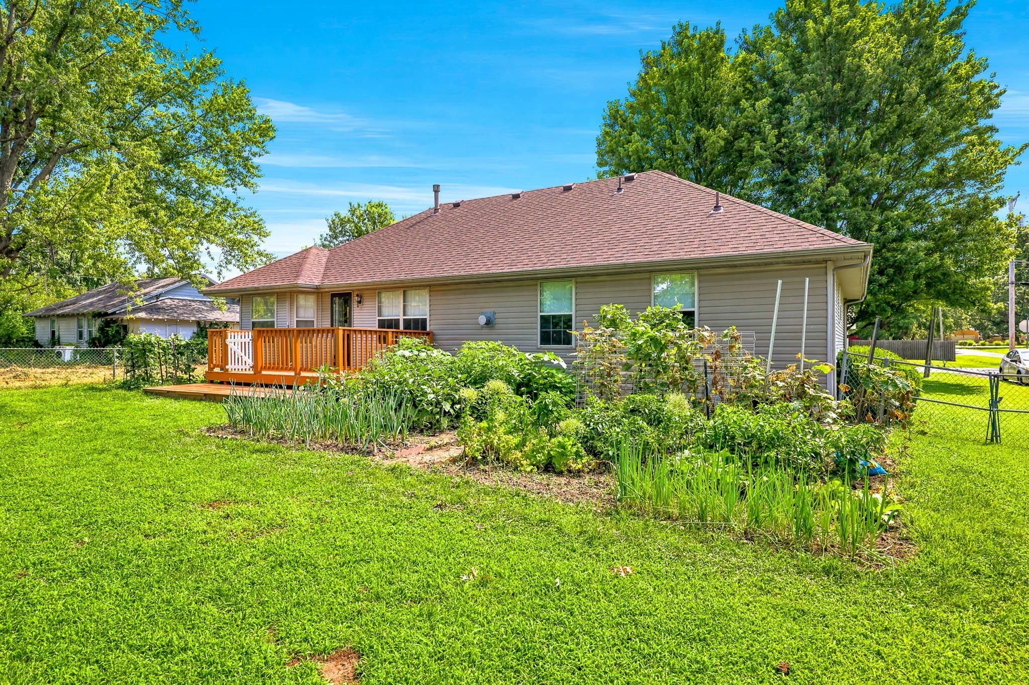 Photo 23 - Residential for sale – 215 S Maple Street  Rogersville, MO
