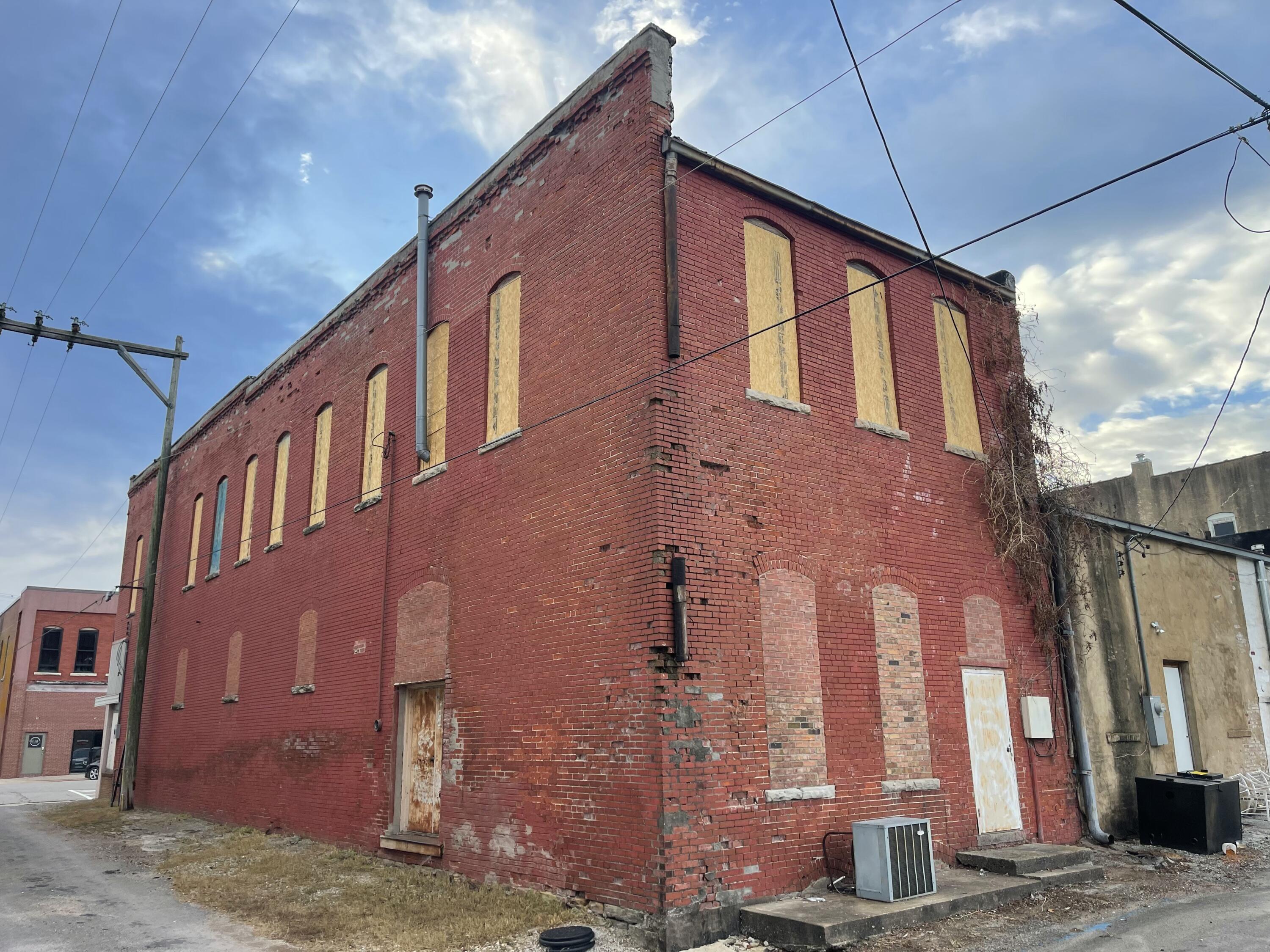 Photo 6 - Commercial Sale for sale – 119 S Madison Avenue  Aurora, MO