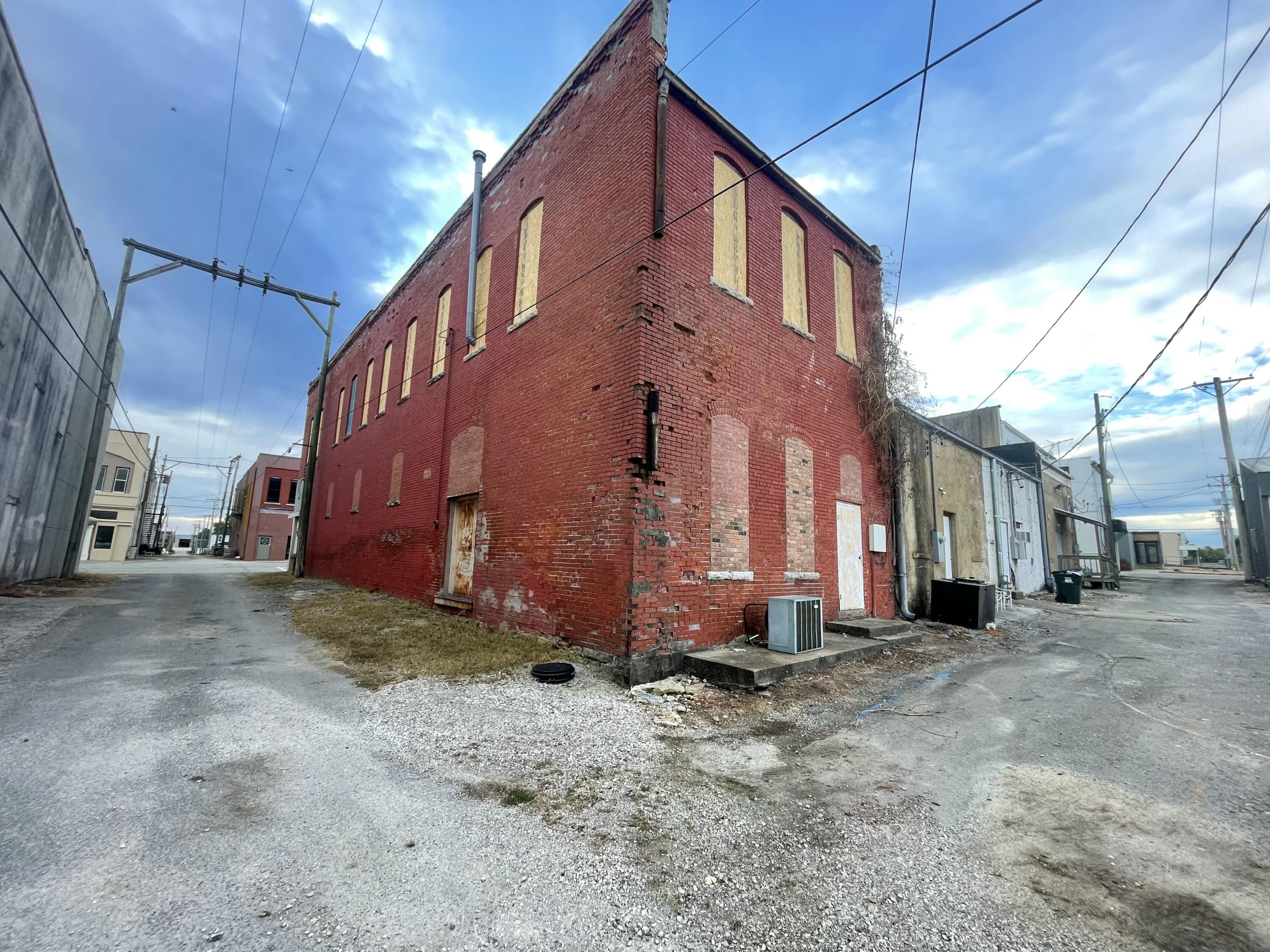 Photo 5 - Commercial Sale for sale – 119 S Madison Avenue  Aurora, MO