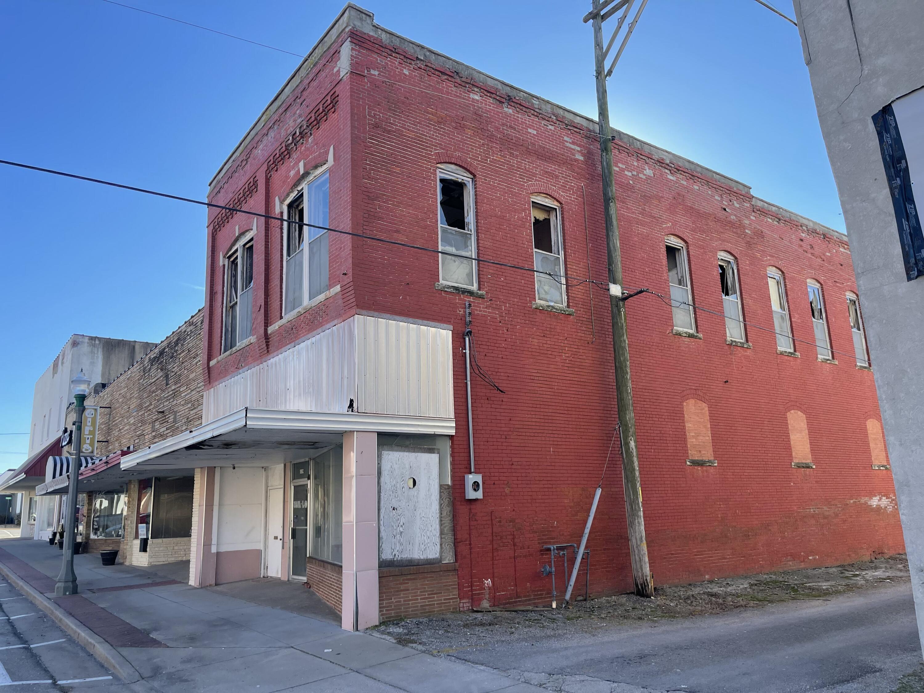 Photo 4 - Commercial Sale for sale – 119 S Madison Avenue  Aurora, MO