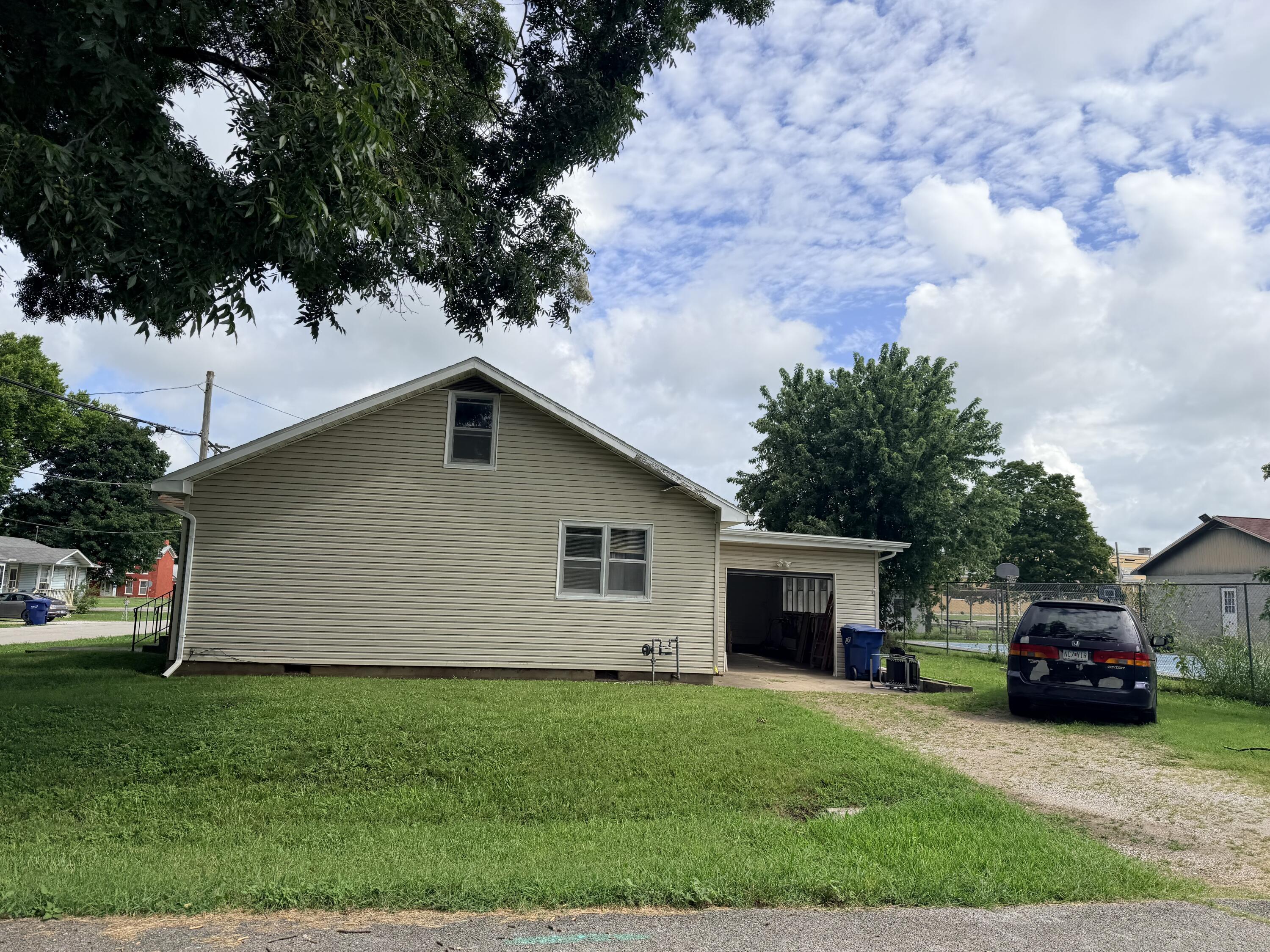 Photo 2 - Residential for sale – 104  Mitchell   Greenfield, MO
