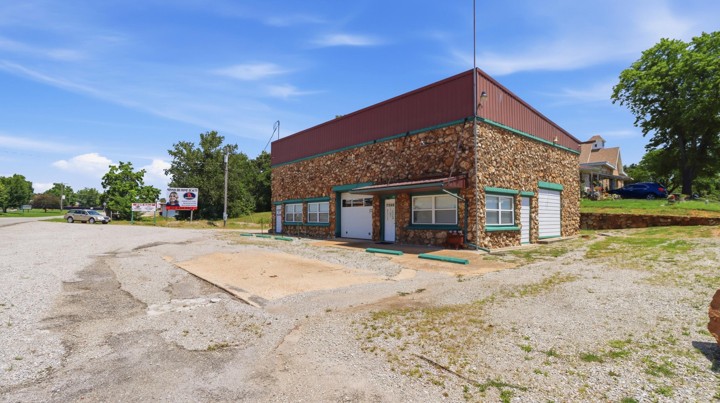 Photo 4 - Commercial Sale for sale – 301 N Elm Street  Mountain View, MO