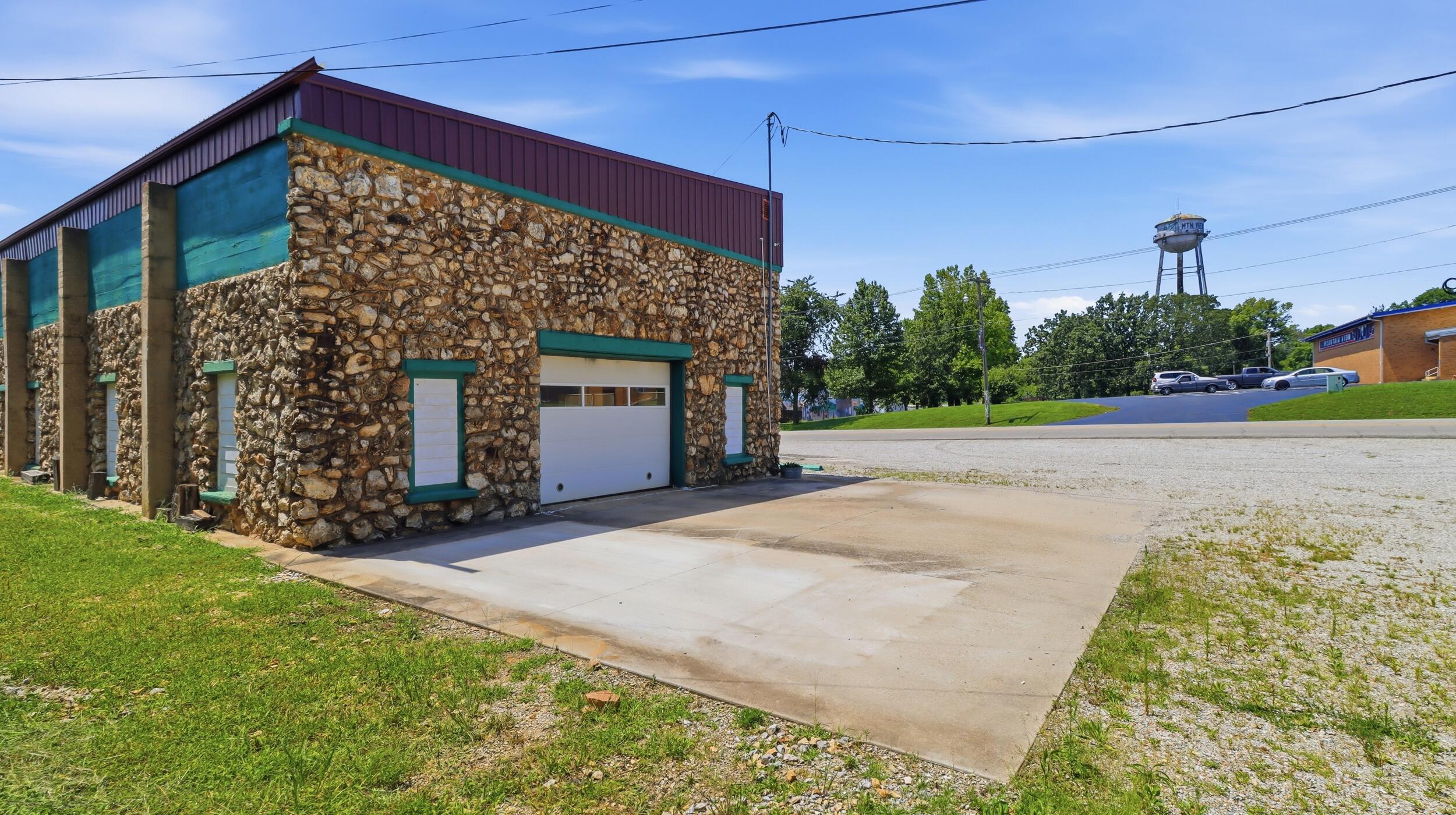 Photo 7 - Commercial Sale for sale – 301 N Elm Street  Mountain View, MO