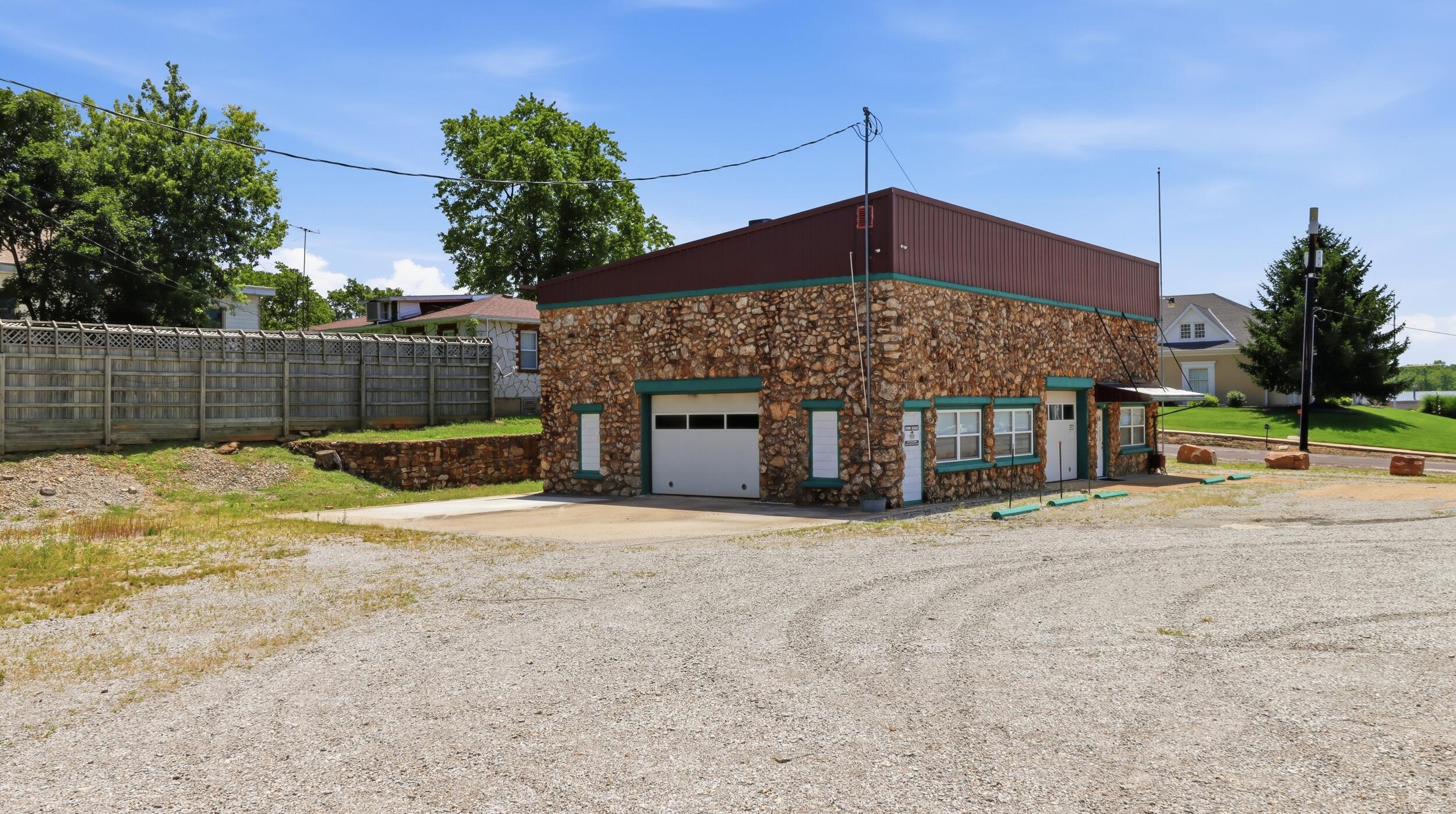 Commercial Sale for sale – 301 N Elm Street  Mountain View, MO