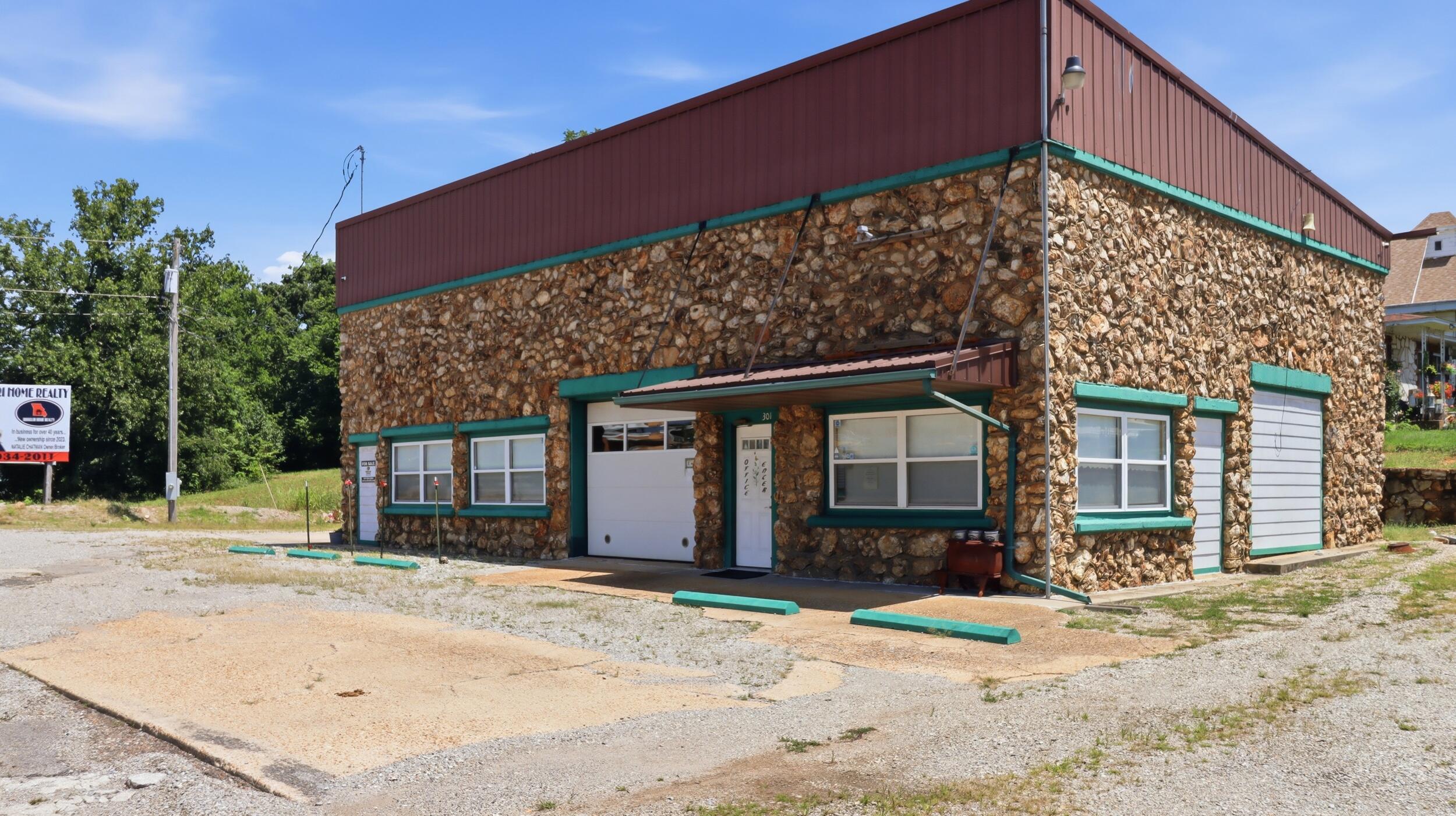 Photo 3 - Commercial Sale for sale – 301 N Elm Street  Mountain View, MO