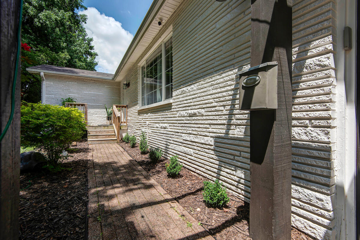 Photo 3 - Residential for sale – 1542 S Plaza Avenue  Springfield, MO