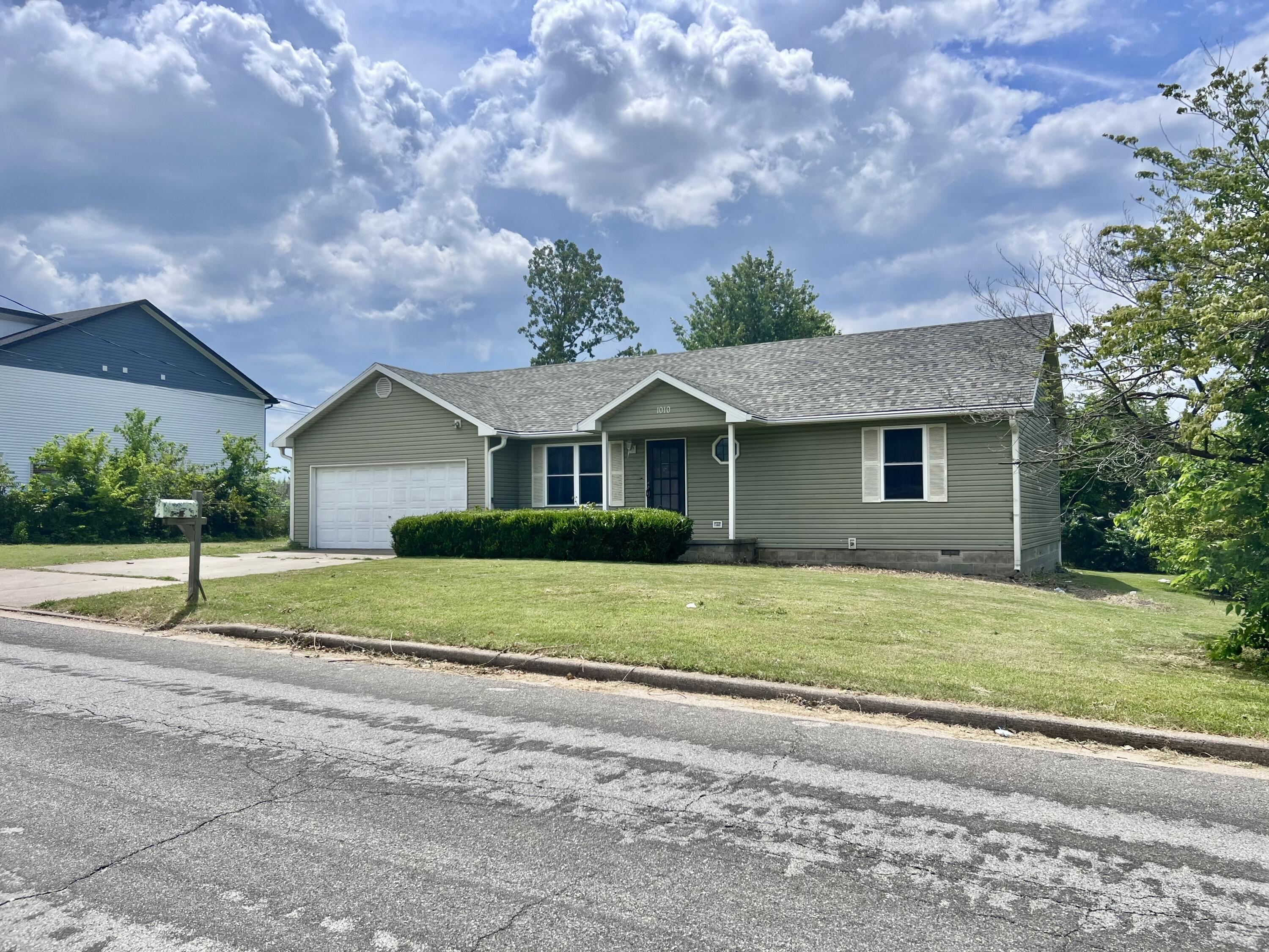Photo 3 - Residential for sale – 1010  Rex Avenue  Joplin, MO