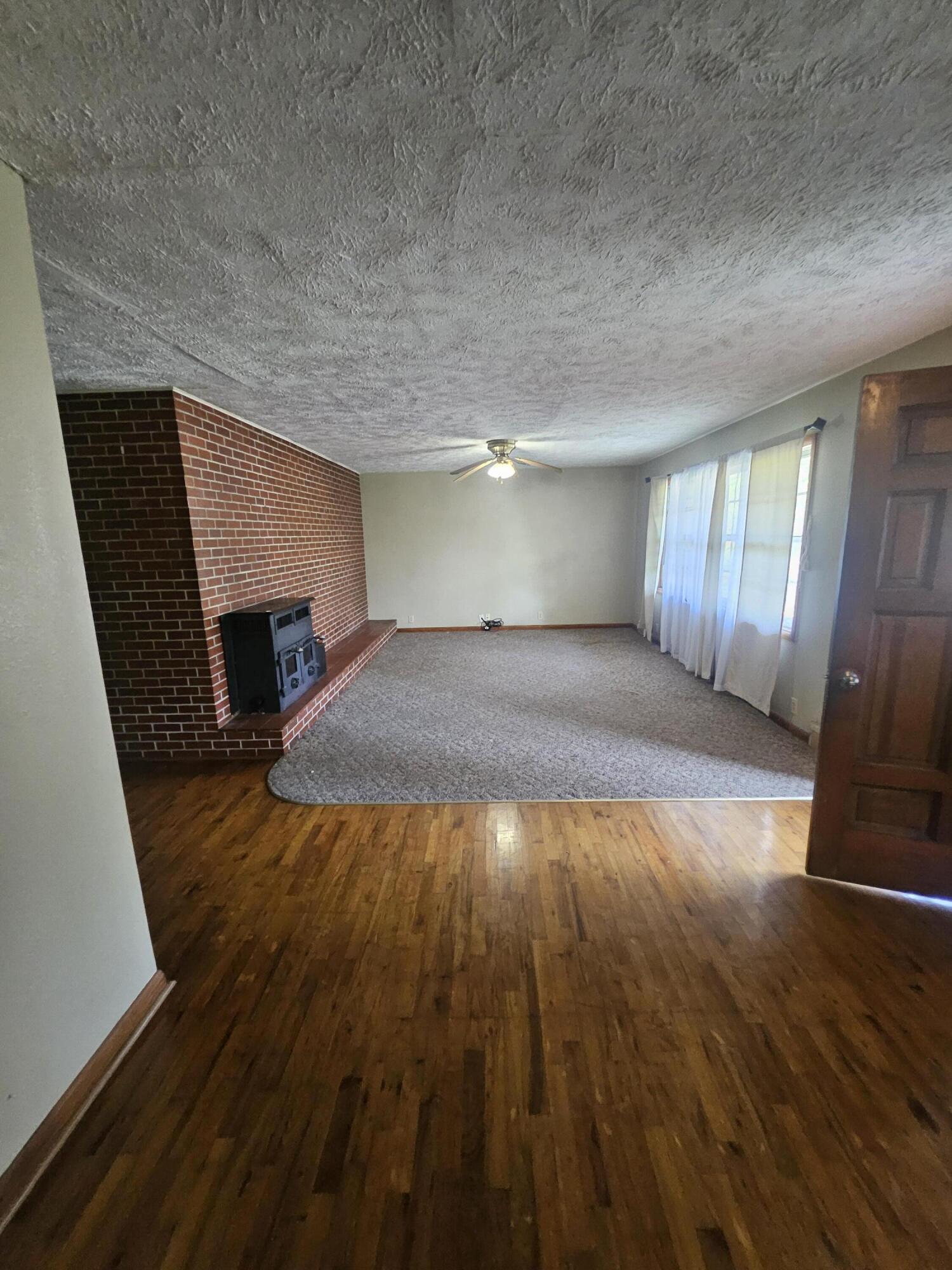 Photo 5 - Residential for sale – 443 W County Street  Monett, MO