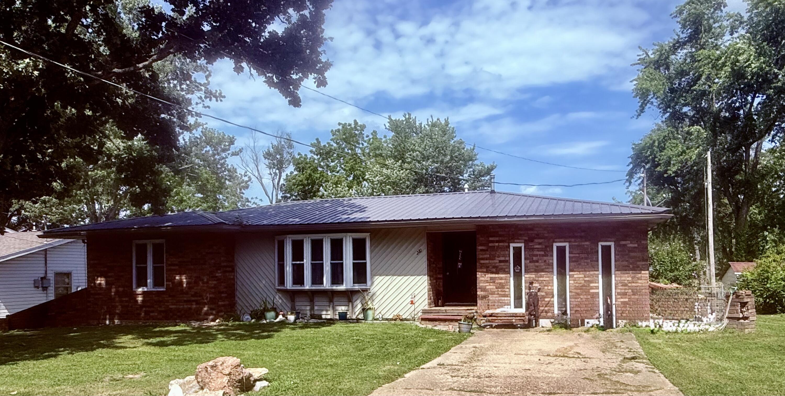 Residential for sale – 220 S Center Street  Mountain Grove, MO