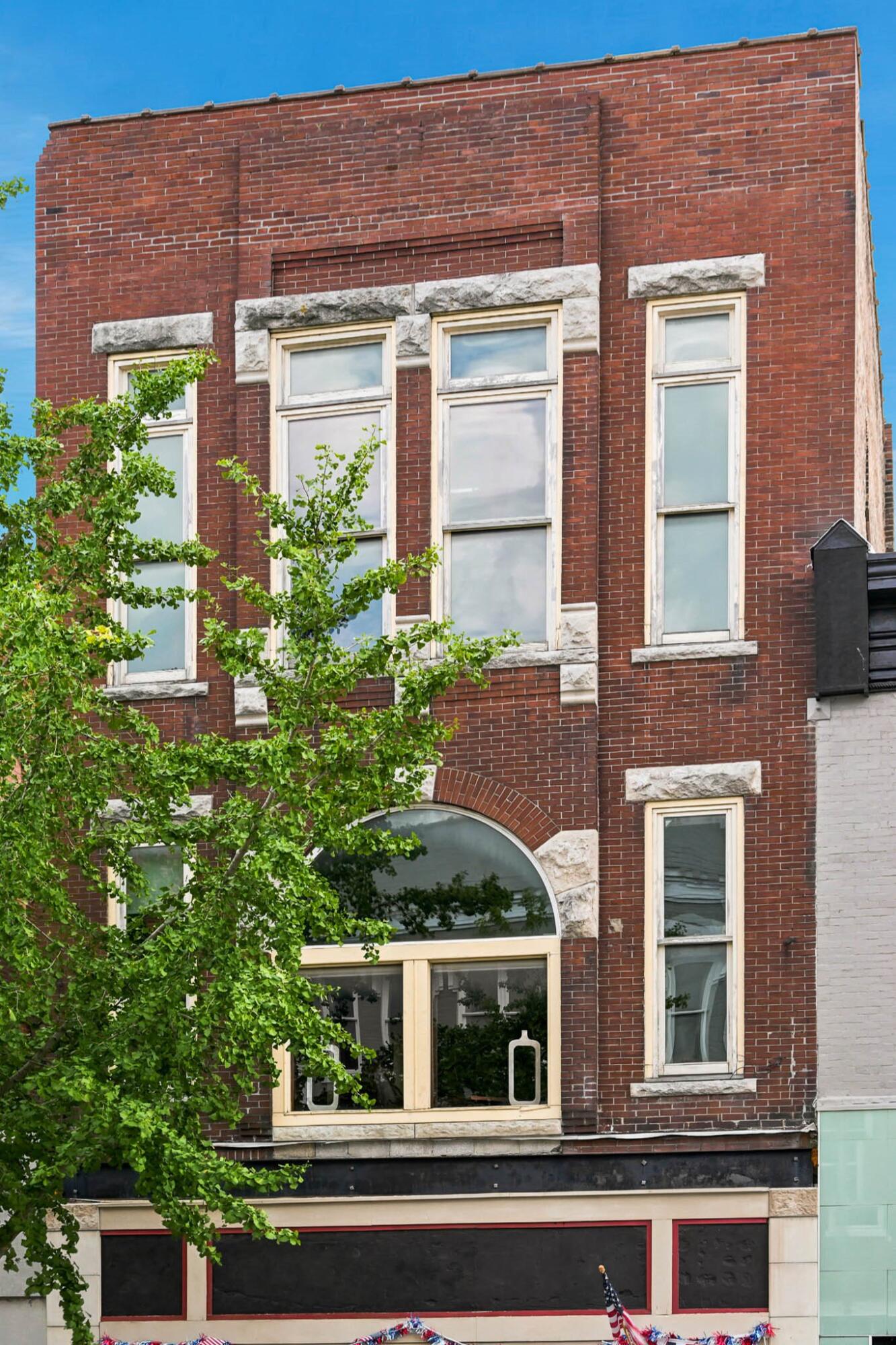 Photo 4 - Commercial Sale for sale – 214 E Commercial Street  Springfield, MO