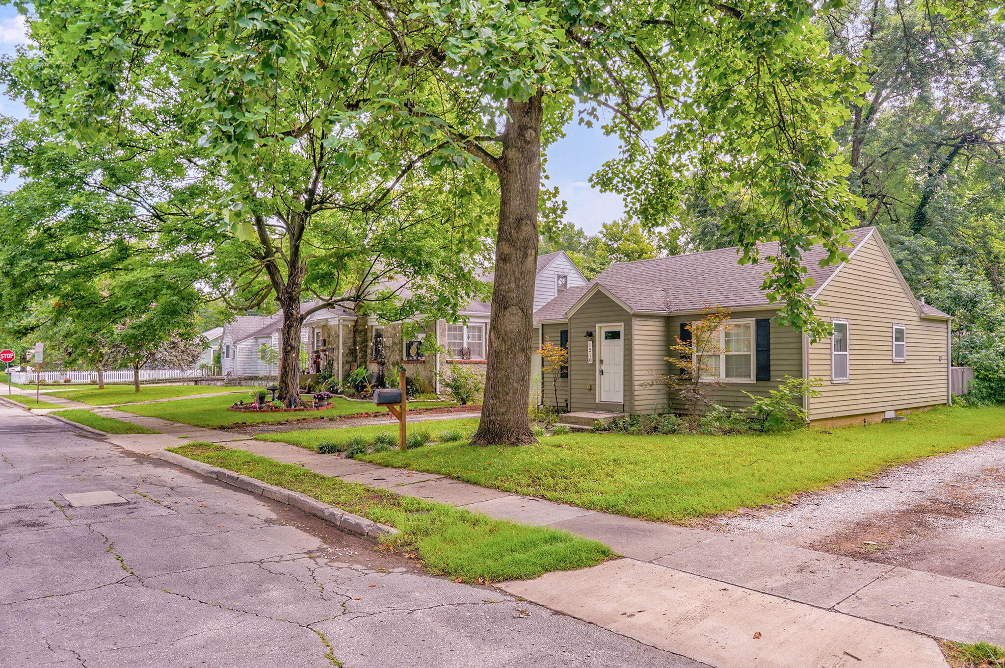 Photo 2 - Residential for sale – 1210 S Pennsylvania Avenue  Springfield, MO