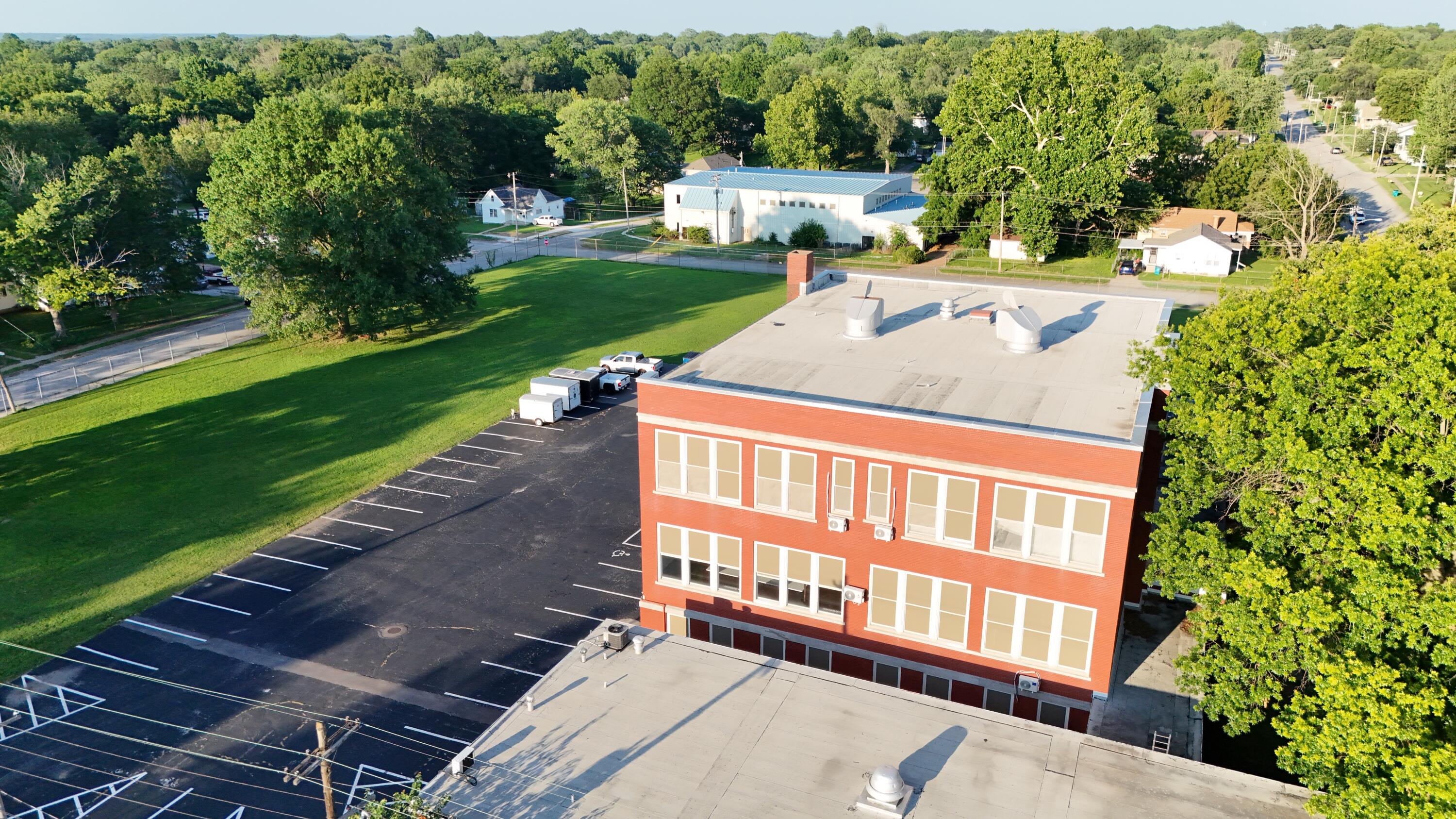 Photo 3 - Commercial Sale for sale – 1423 W Atlantic Street  Springfield, MO