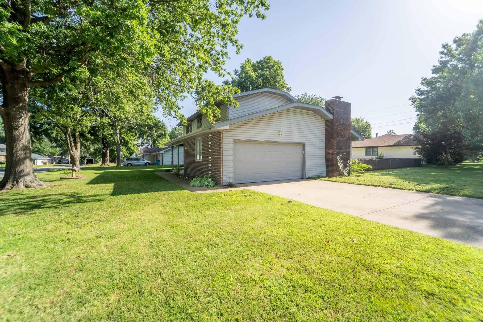 Photo 3 - Residential for sale – 5486 S Clay Avenue  Springfield, MO