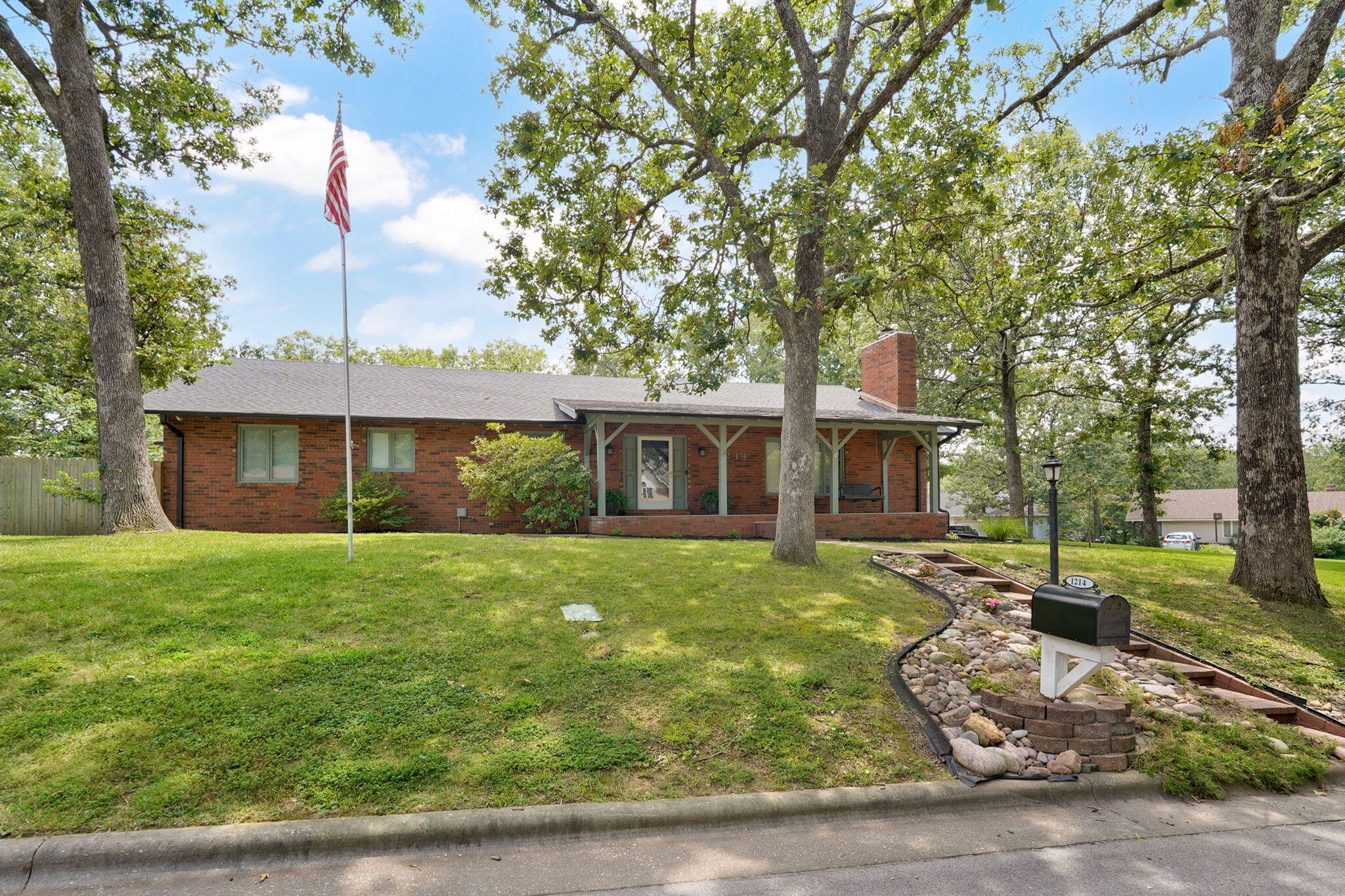 Photo 5 - Residential for sale – 1214 W Beverly Hills Drive  Springfield, MO