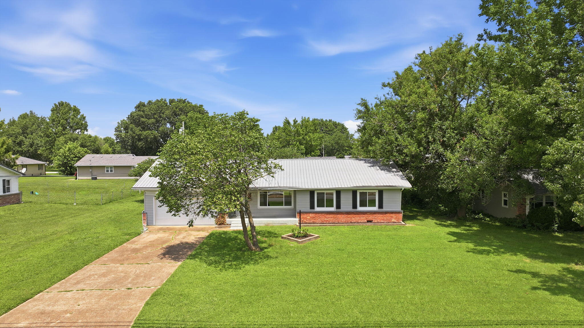 Photo 3 - Residential for sale – 1611 W Fair Play Street  Bolivar, MO