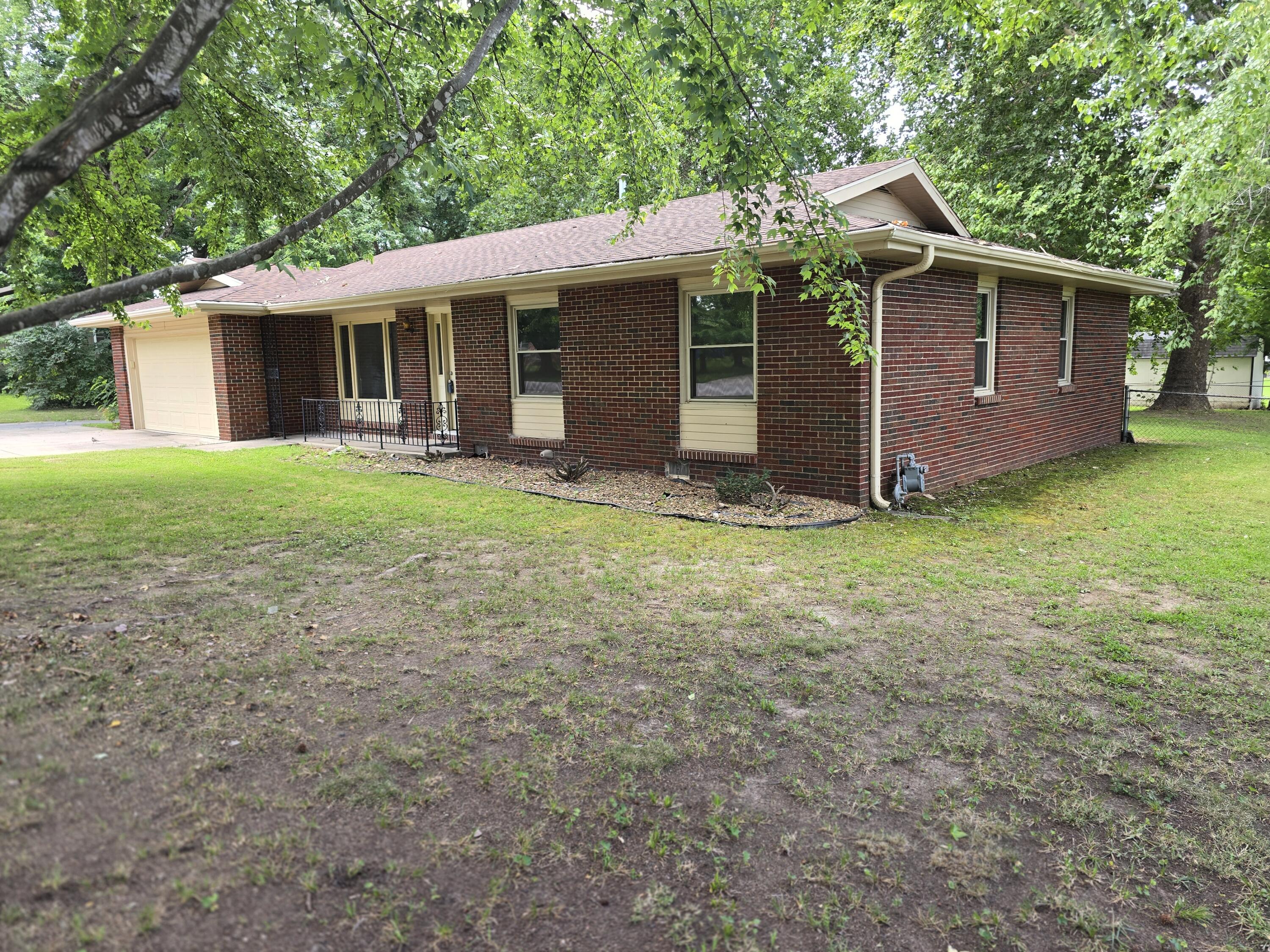 Photo 3 - Residential for sale – 4321 S Ridgecrest Drive  Springfield, MO