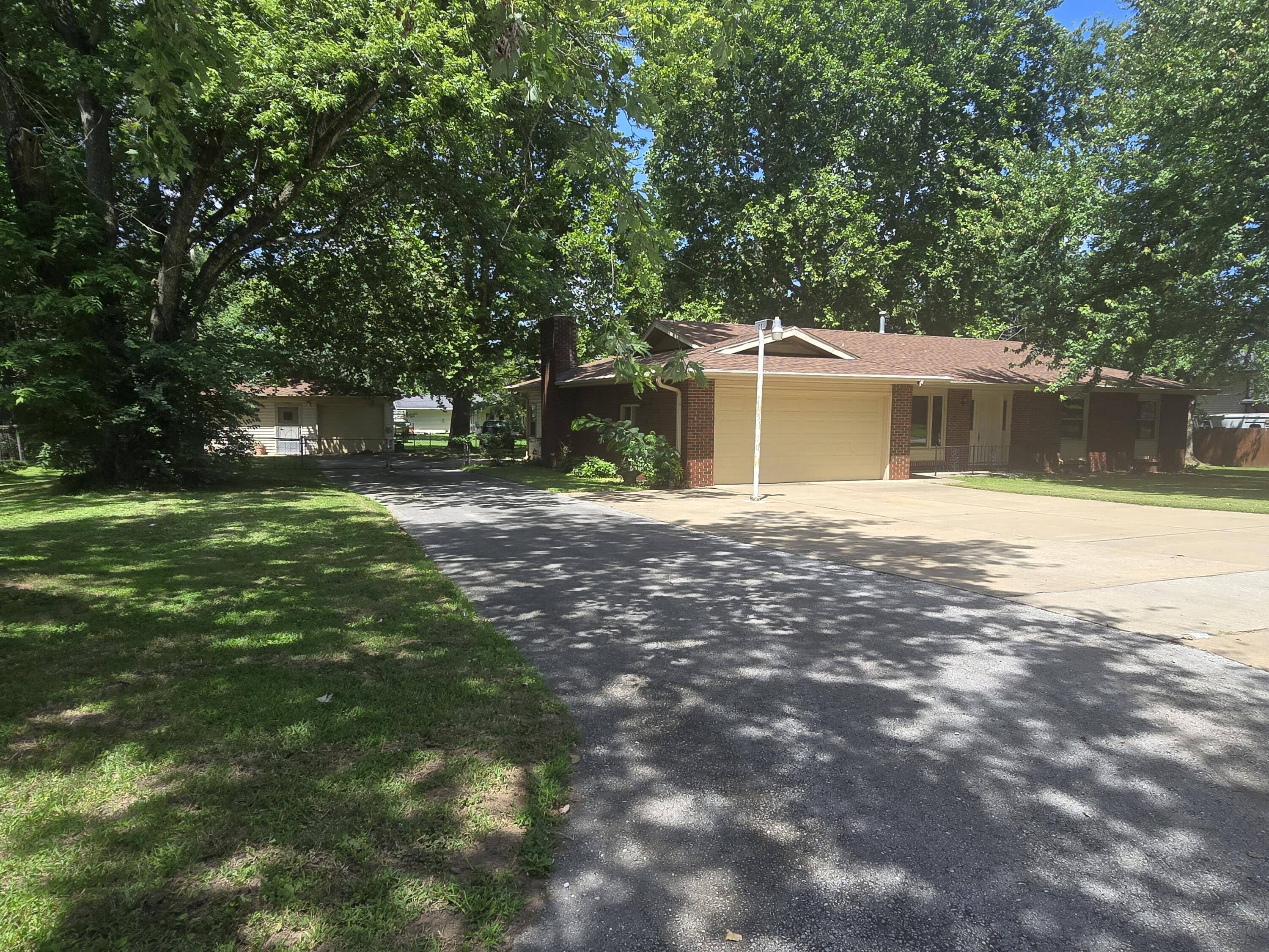 Photo 11 - Residential for sale – 4321 S Ridgecrest Drive  Springfield, MO
