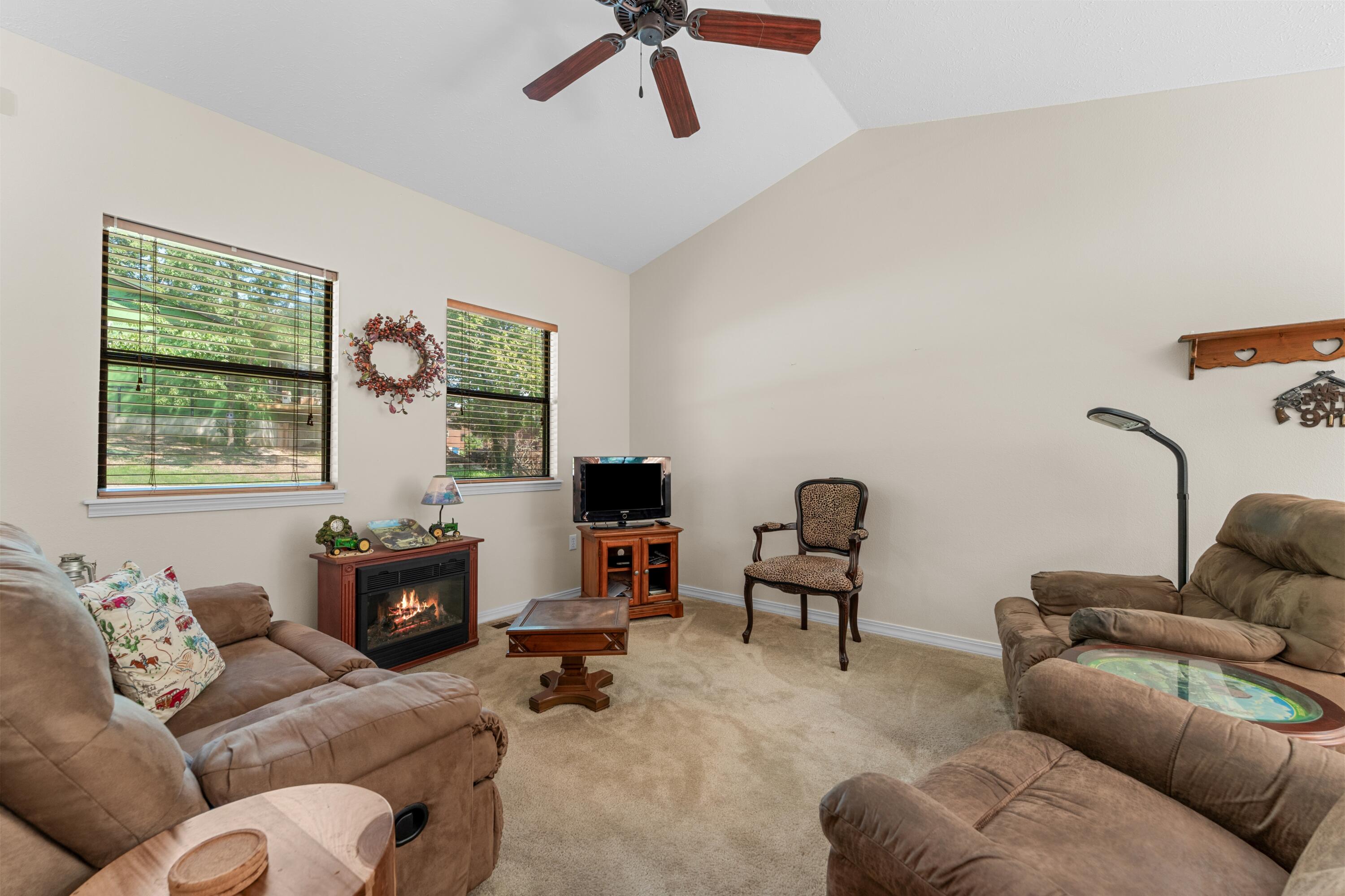 Photo 4 - Residential for sale – 150  Valley Stream Circle  Hollister, MO