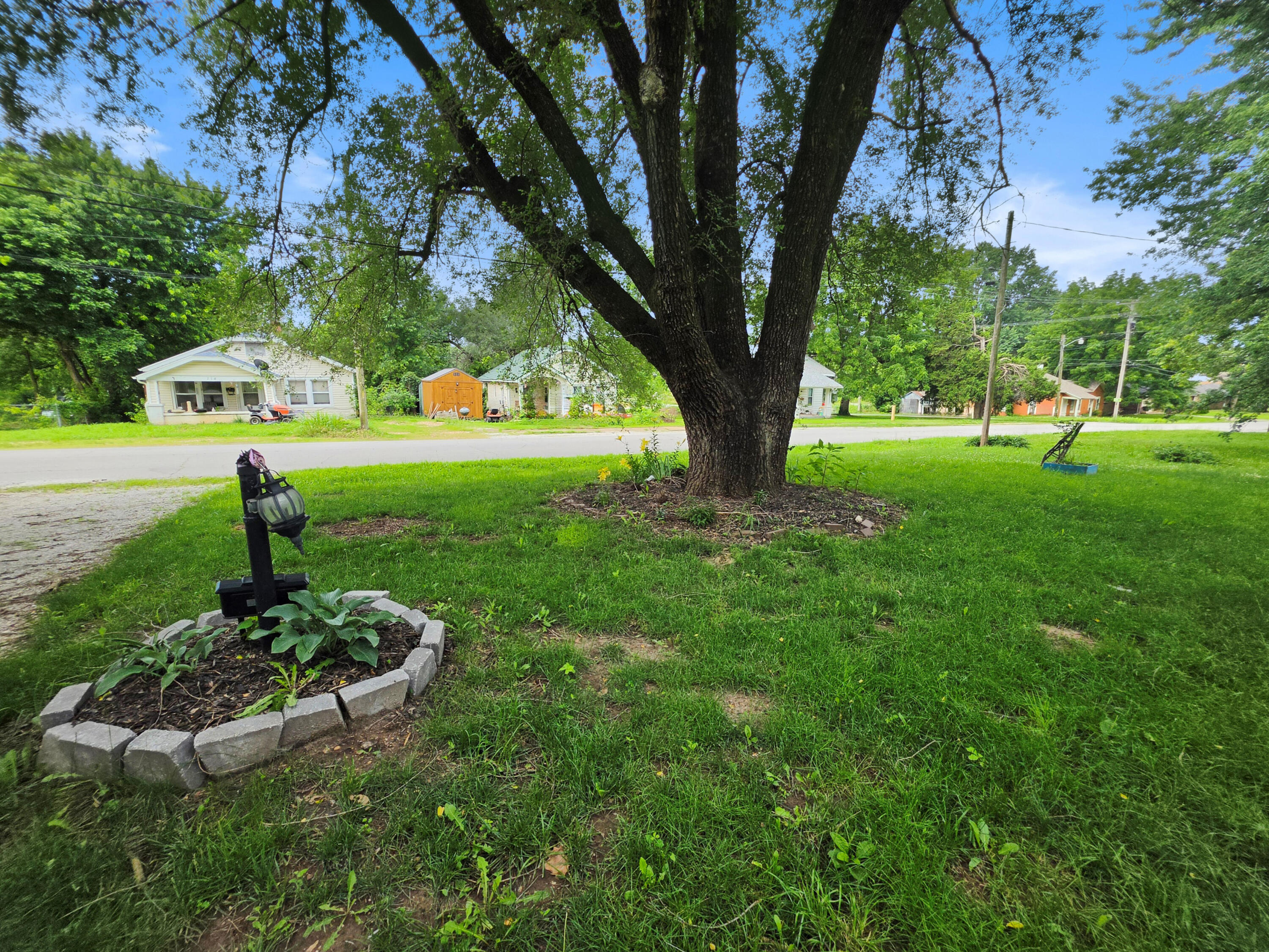 Photo 11 - Residential for sale – 713 E Locust Street  Bolivar, MO