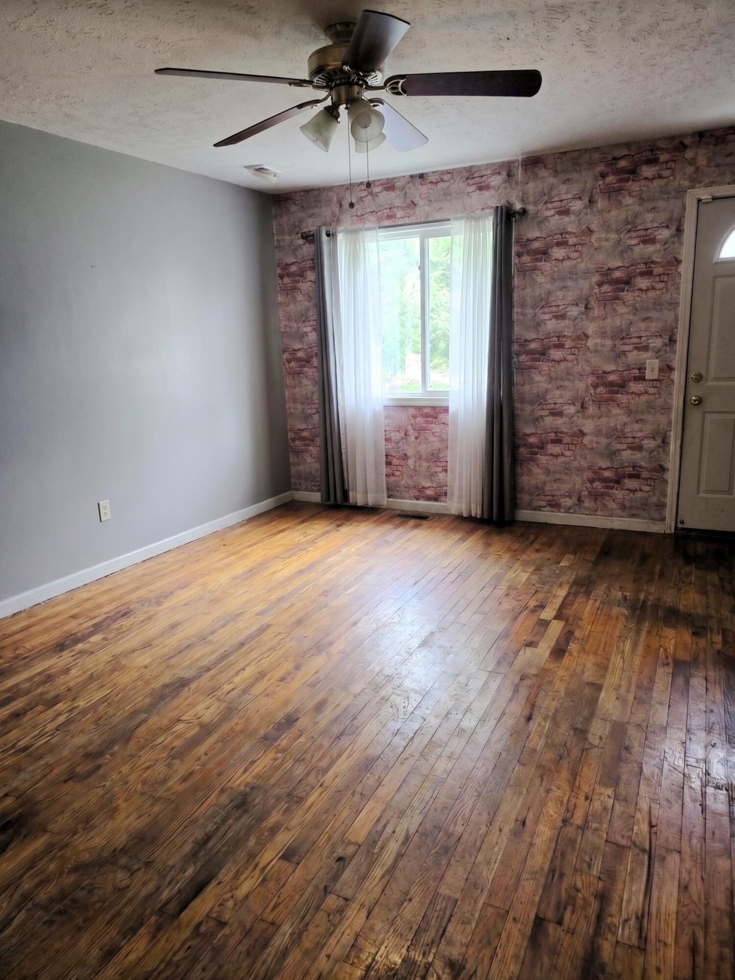 Photo 3 - Residential for sale – 713 E Locust Street  Bolivar, MO