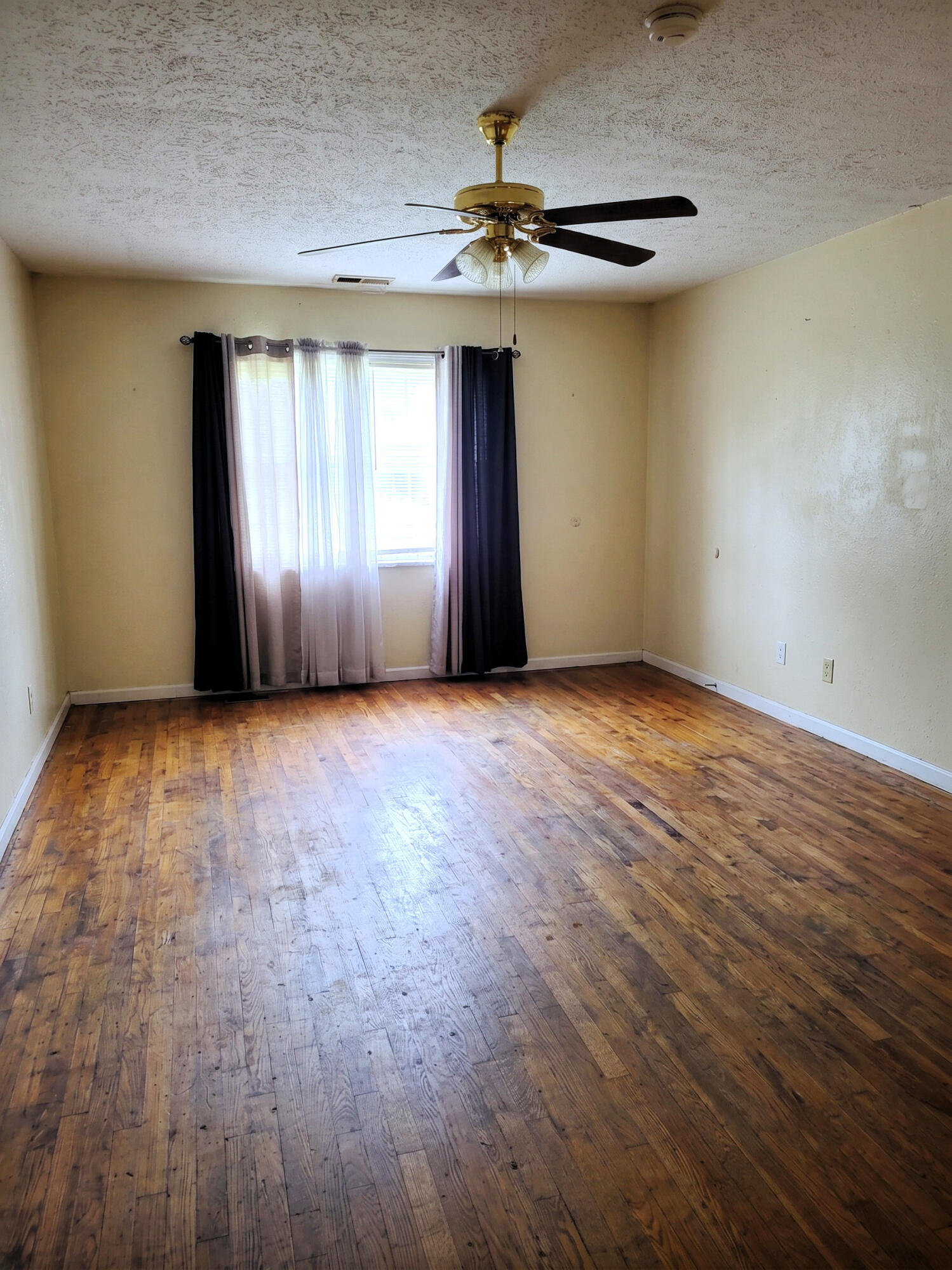 Photo 5 - Residential for sale – 713 E Locust Street  Bolivar, MO