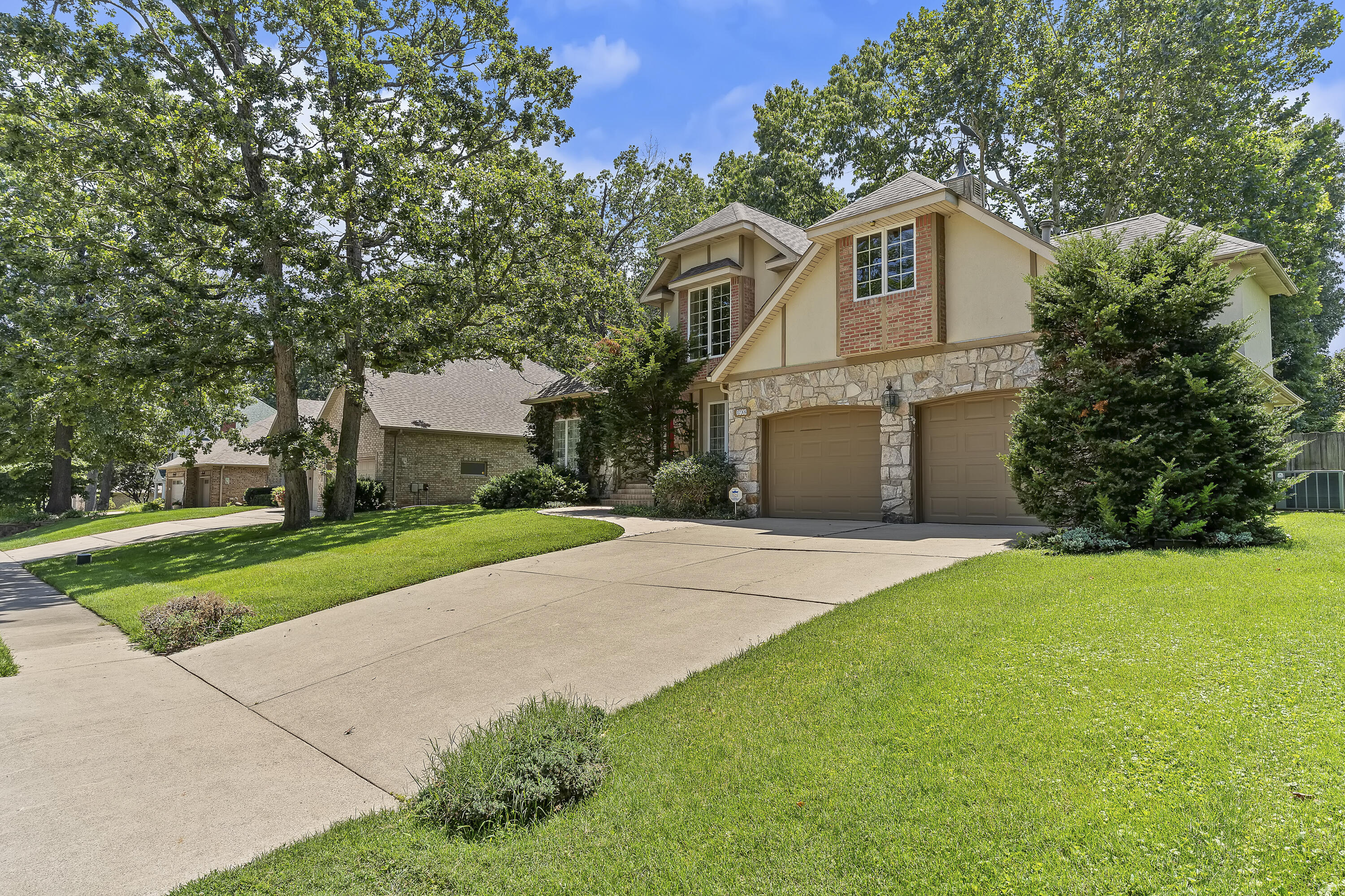 Photo 2 - Residential for sale – 3786 E Kingsbury Street  Springfield, MO