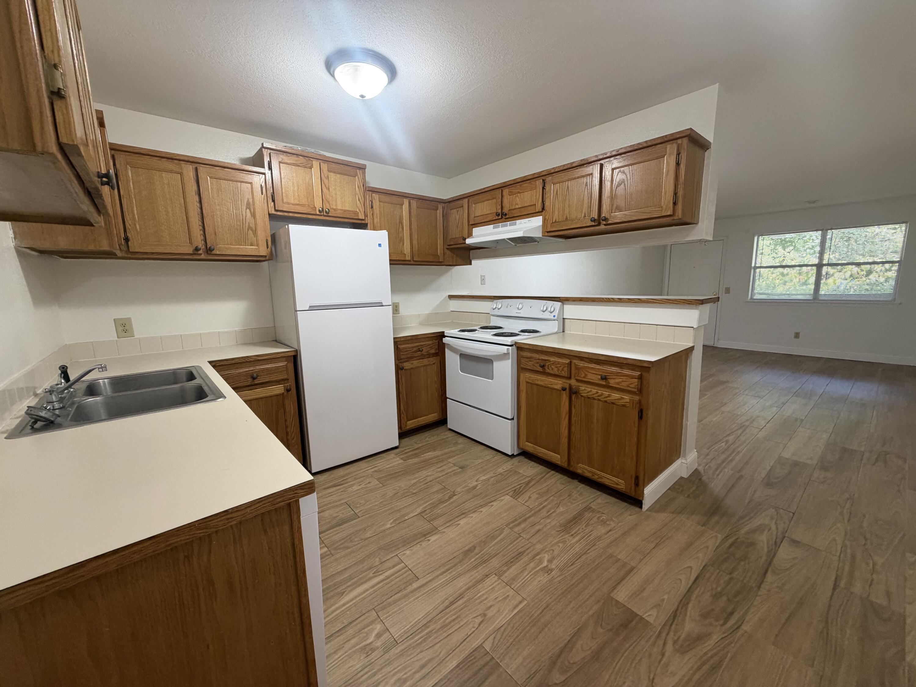 Photo 2 - Residential Lease for sale – 428  Kays Lane  Hollister, MO
