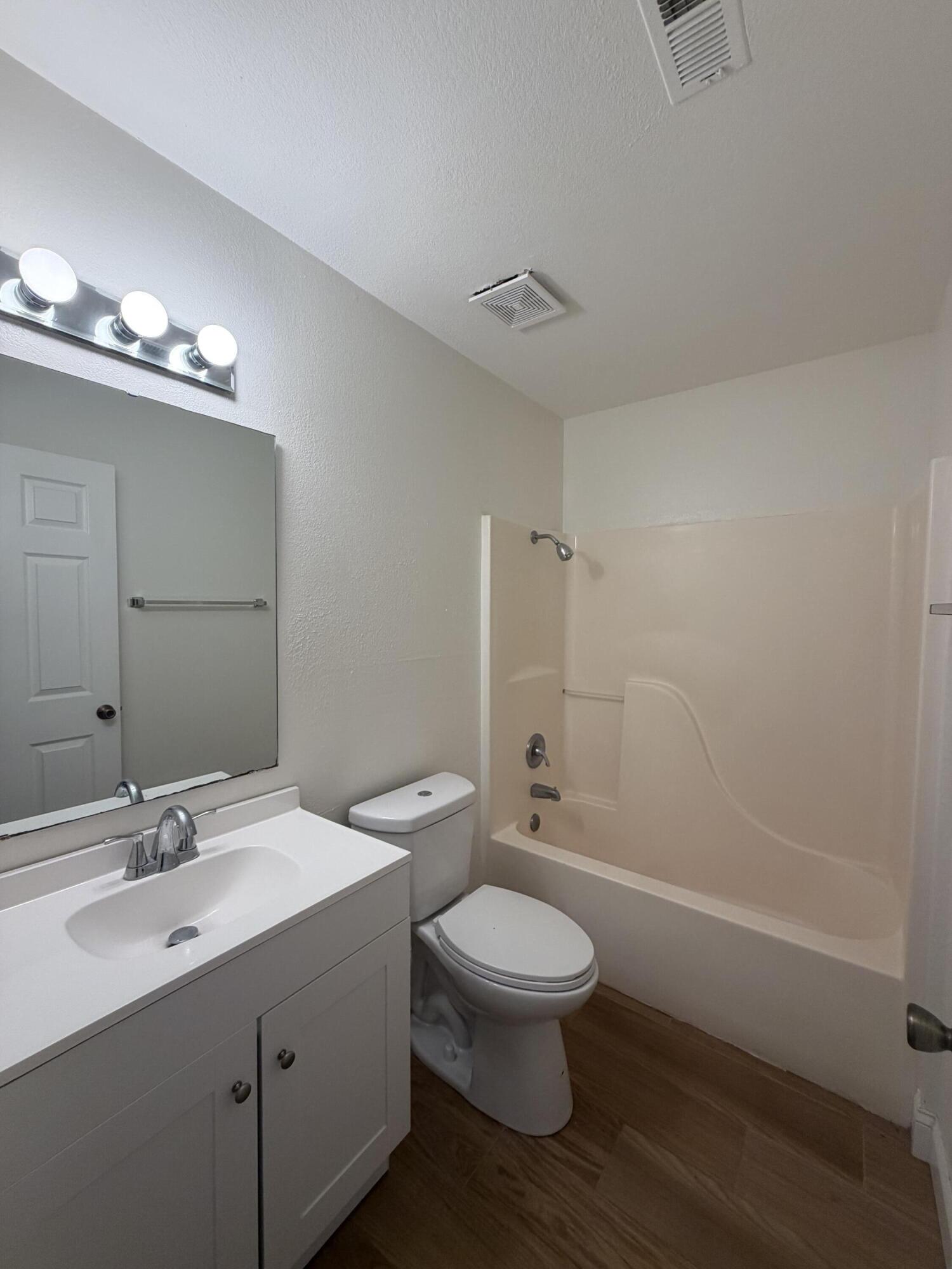 Photo 10 - Residential Lease for sale – 428  Kays Lane  Hollister, MO