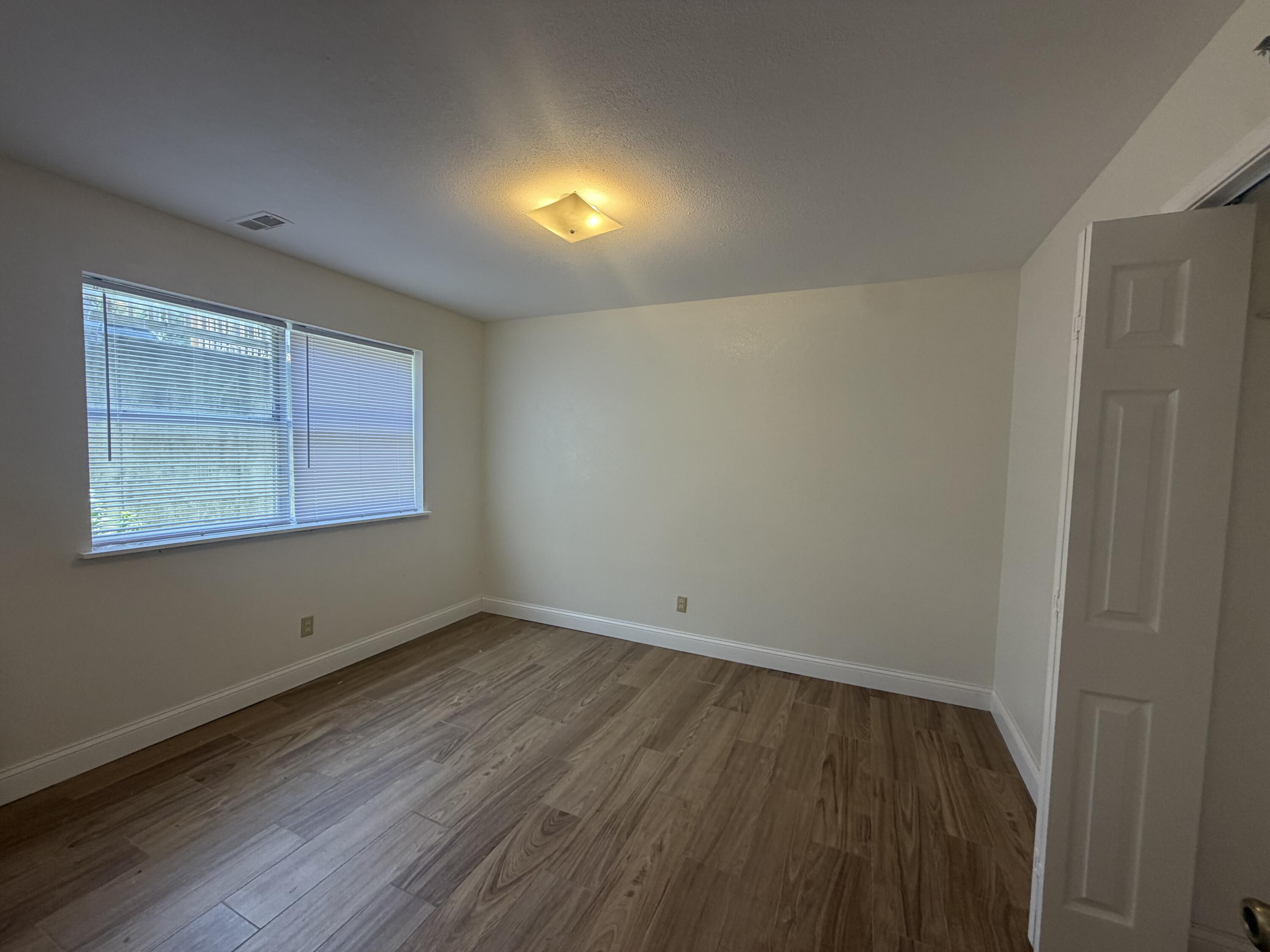 Photo 9 - Residential Lease for sale – 428  Kays Lane  Hollister, MO