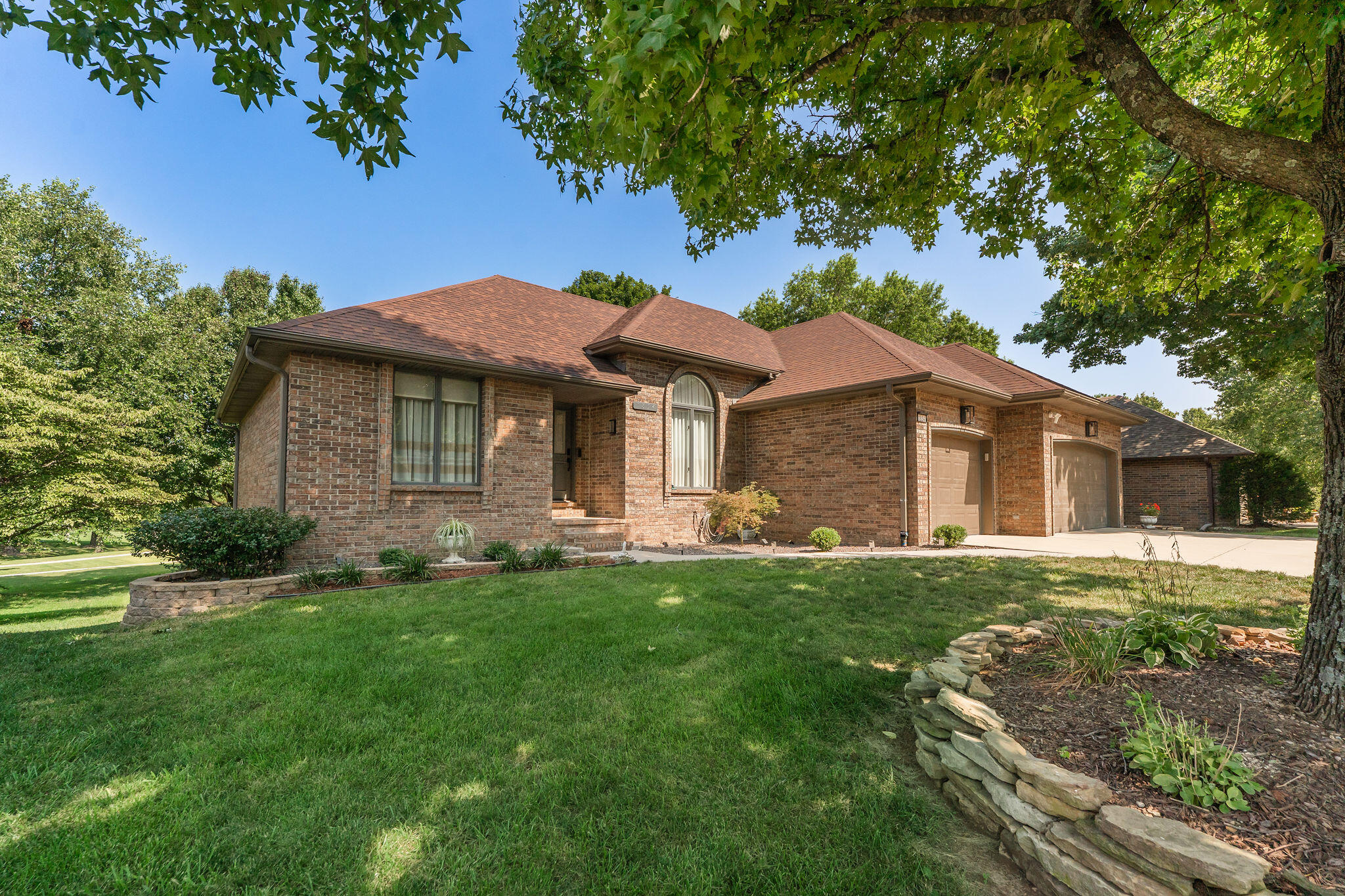 Photo 2 - Residential for sale – 1854 S Oakmont Avenue  Springfield, MO
