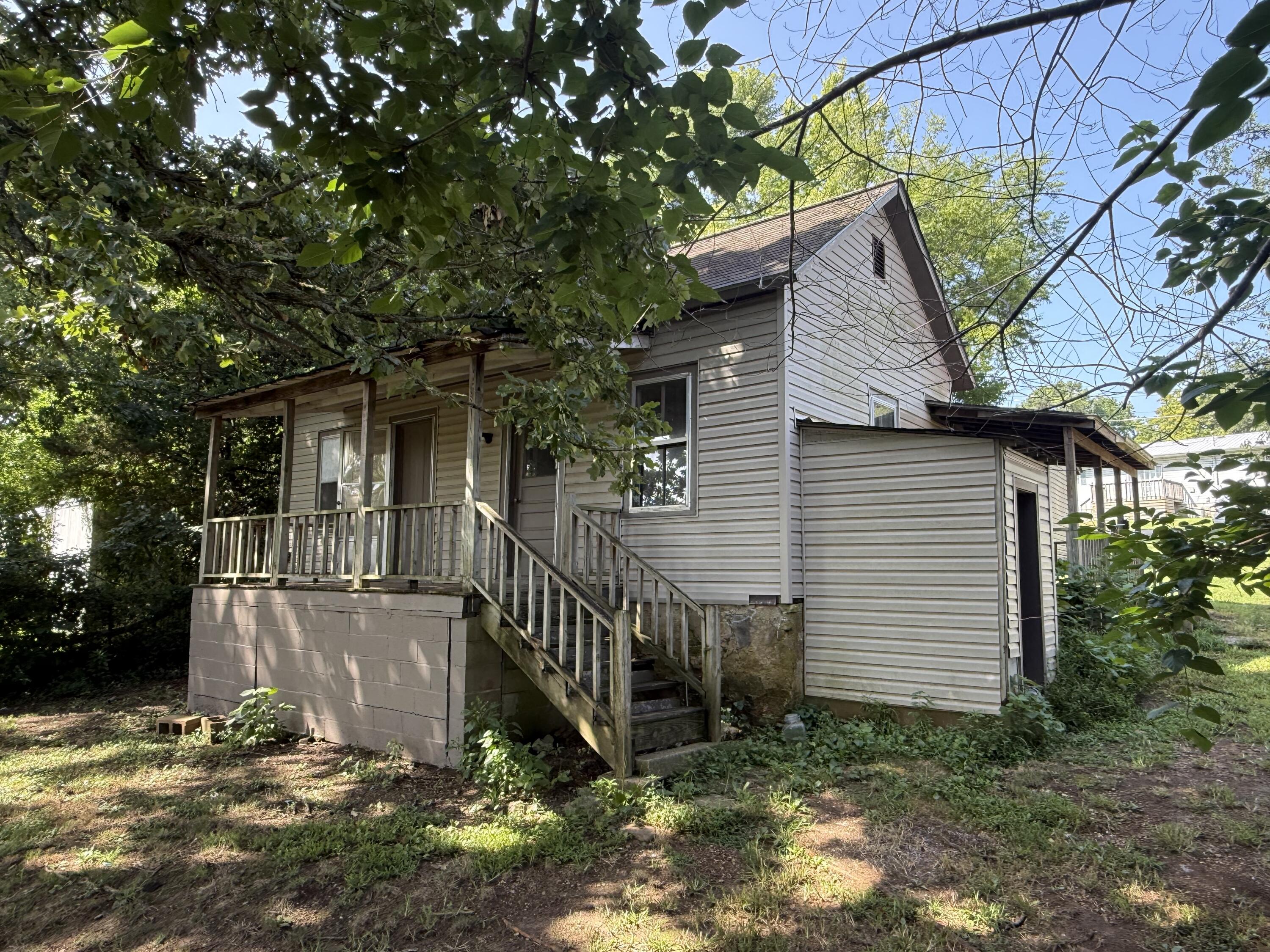 Photo 3 - Residential for sale – 517 N 4th Street  Thayer, MO