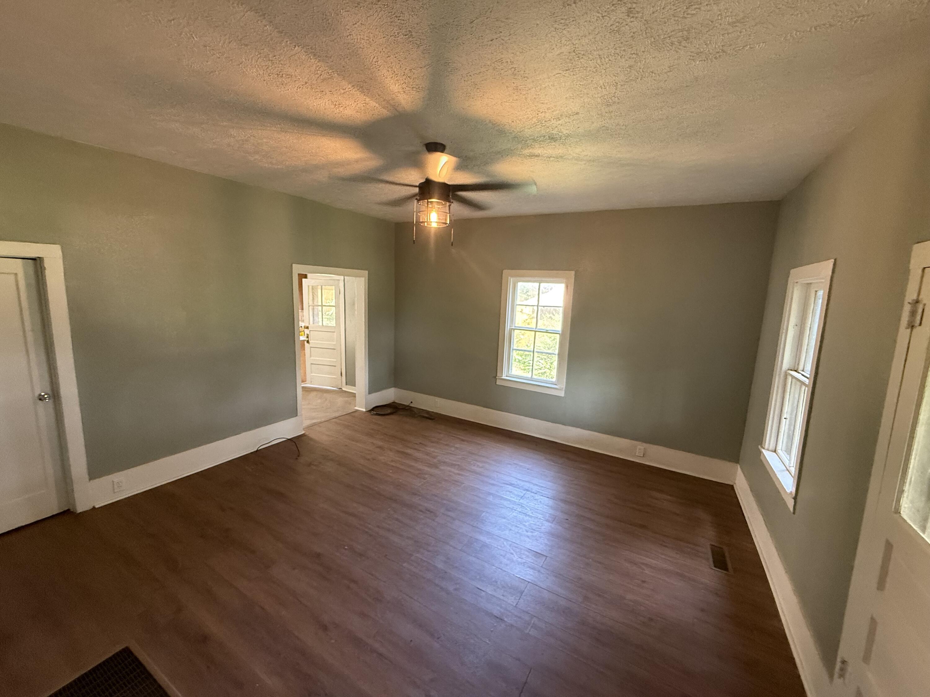 Photo 5 - Residential for sale – 517 N 4th Street  Thayer, MO