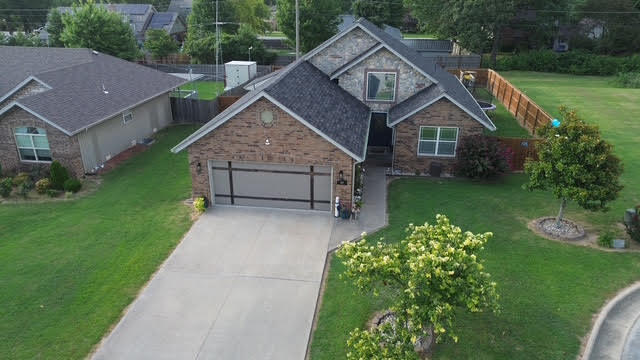 Photo 2 - Residential for sale – 409  Brittany Court  Aurora, MO