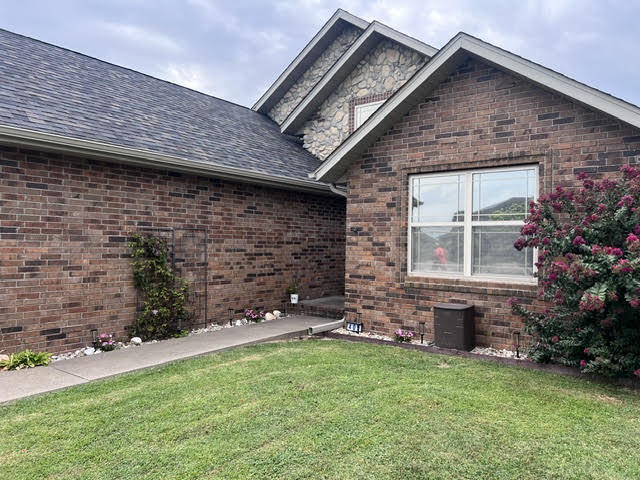 Photo 8 - Residential for sale – 409  Brittany Court  Aurora, MO