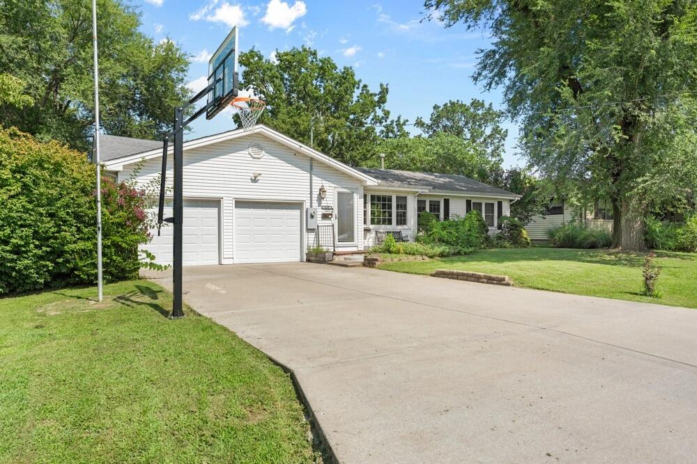 Photo 3 - Residential for sale – 438 S Belcrest Avenue  Springfield, MO