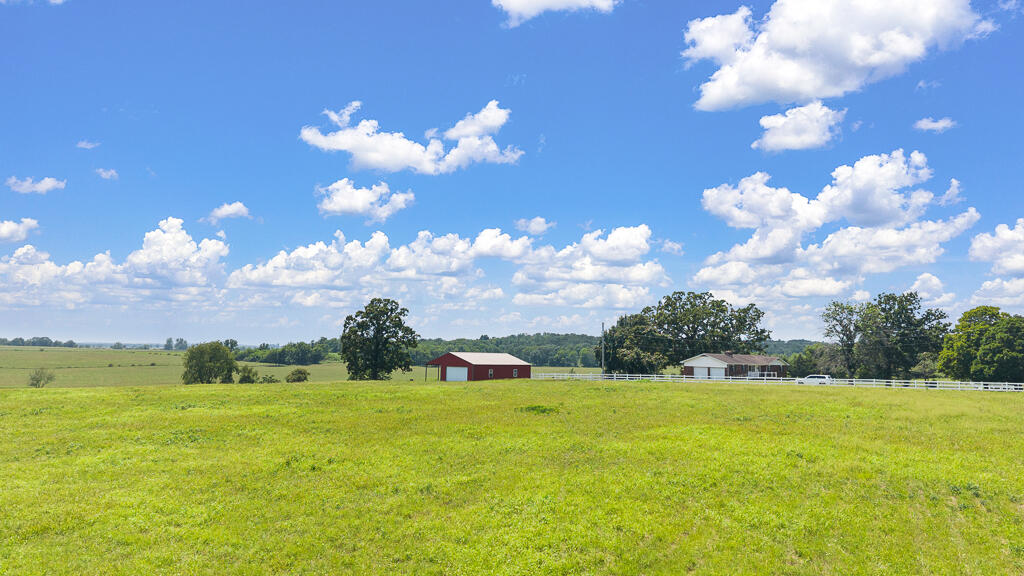 Photo 4 - Residential for sale – 8675  Farm Road 2195   Cassville, MO