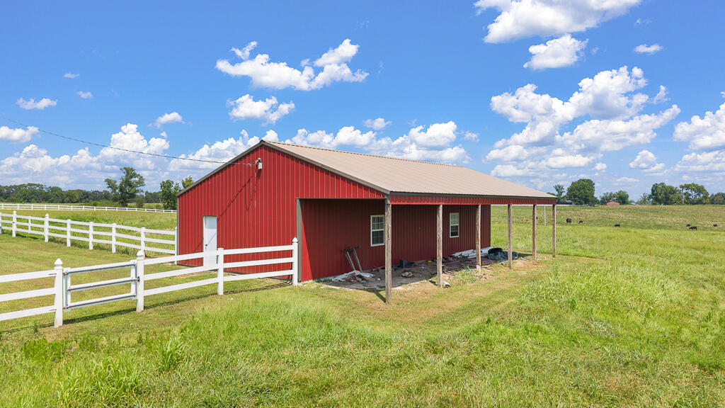 Photo 30 - Residential for sale – 8675  Farm Road 2195   Cassville, MO