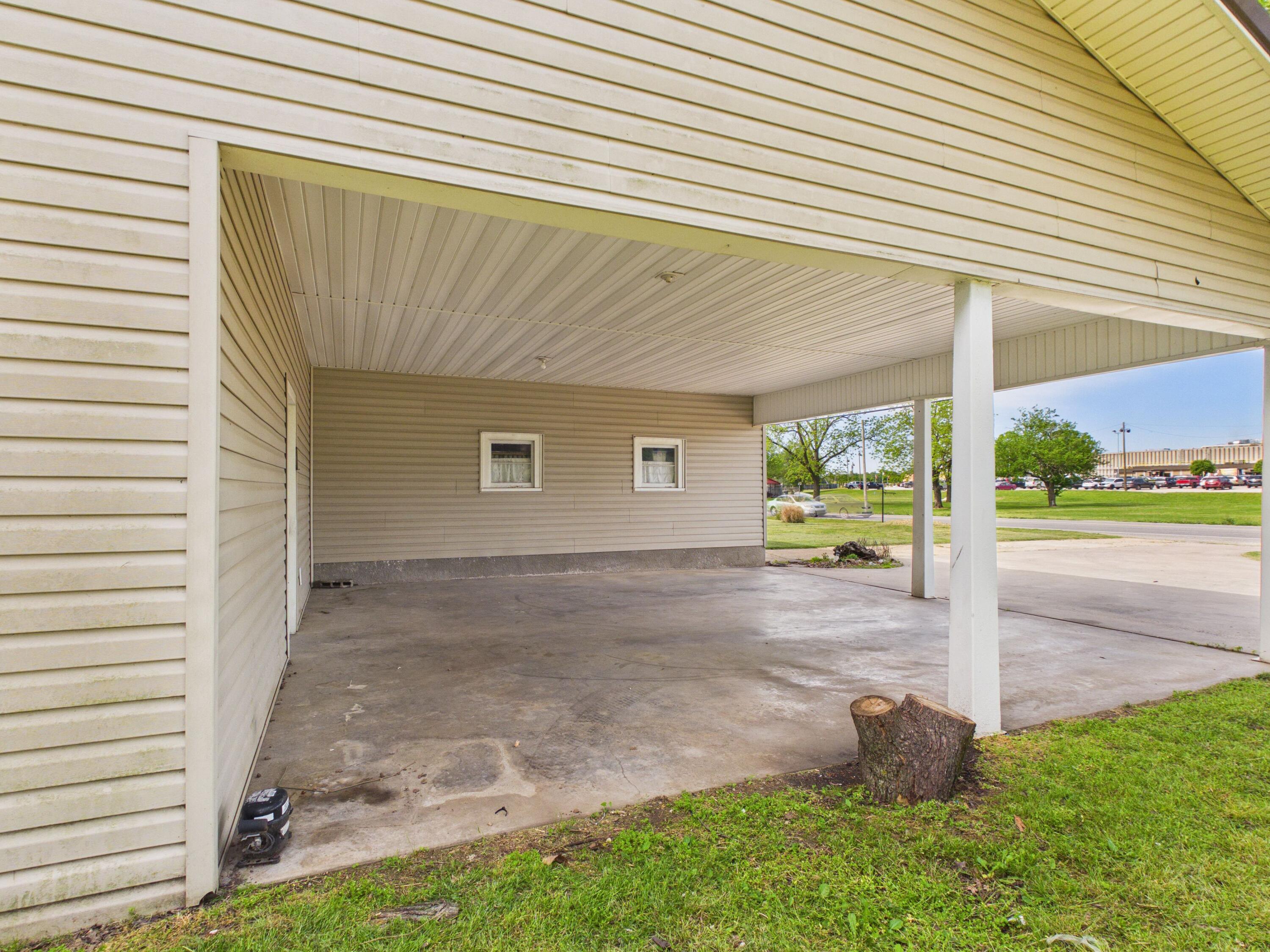 Photo 11 - Residential for sale – 803 N Springfield Street  Berryville, AR